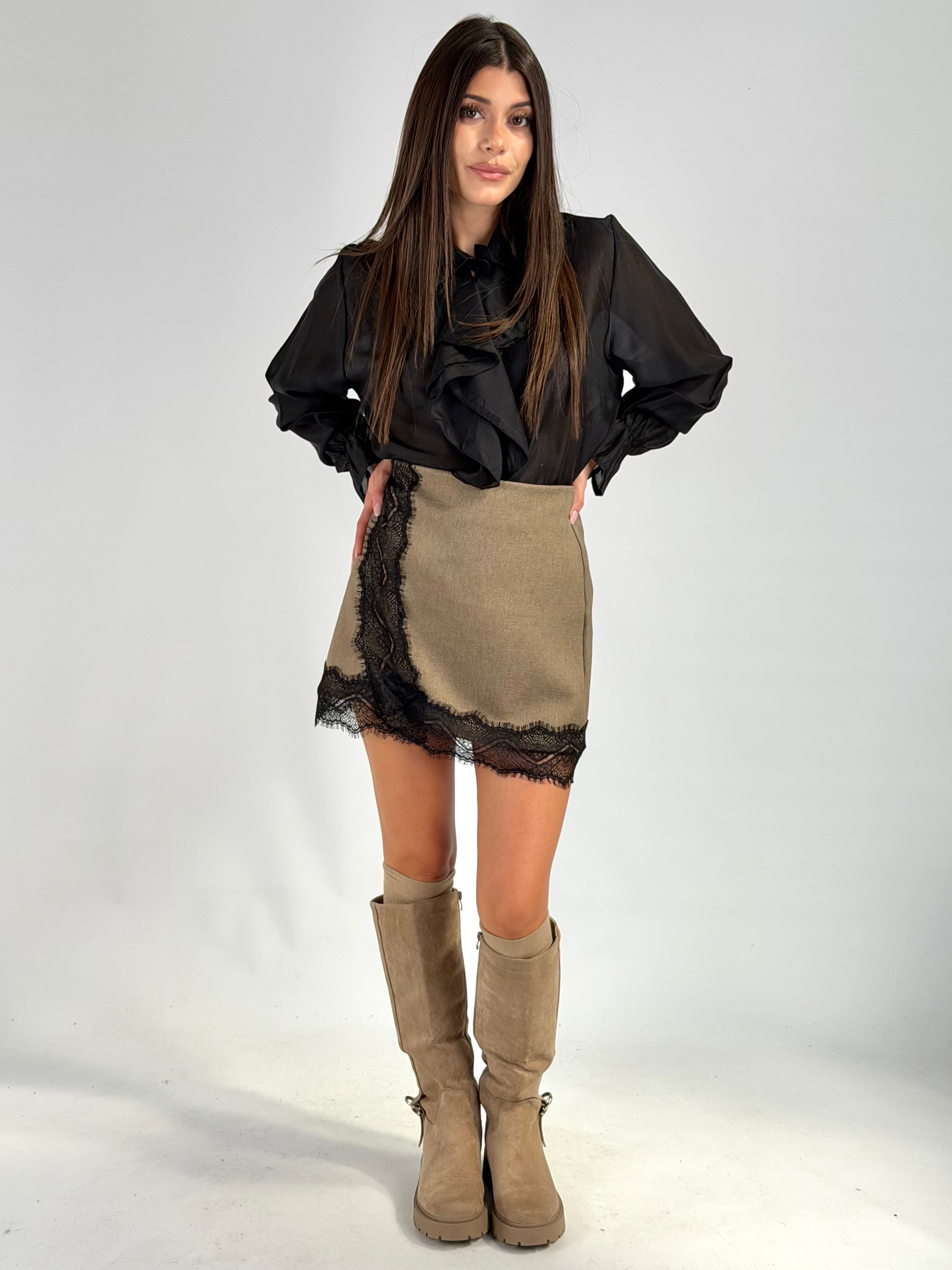 Gonna con inserti in pizzo cammello