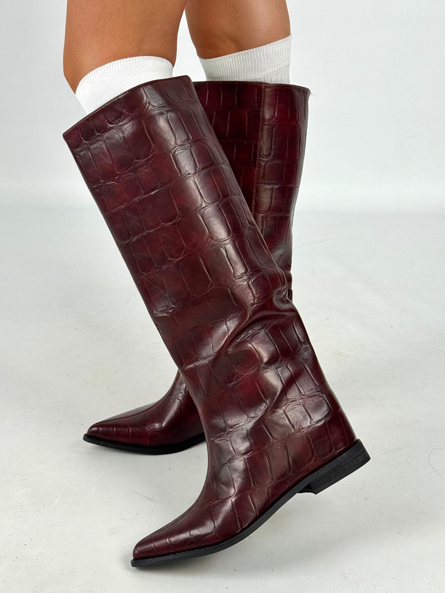 Stivale effetto crocodile bordeaux