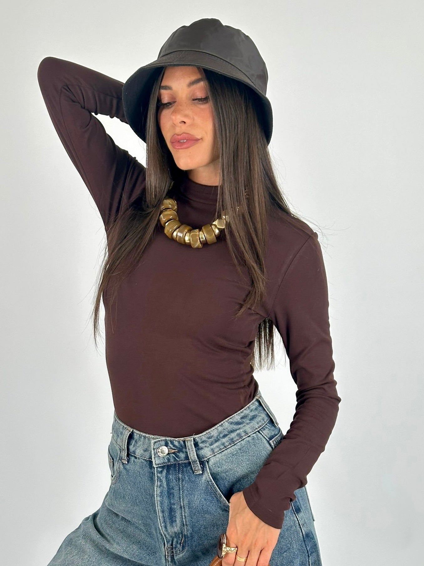 Maglia collo alto marrone