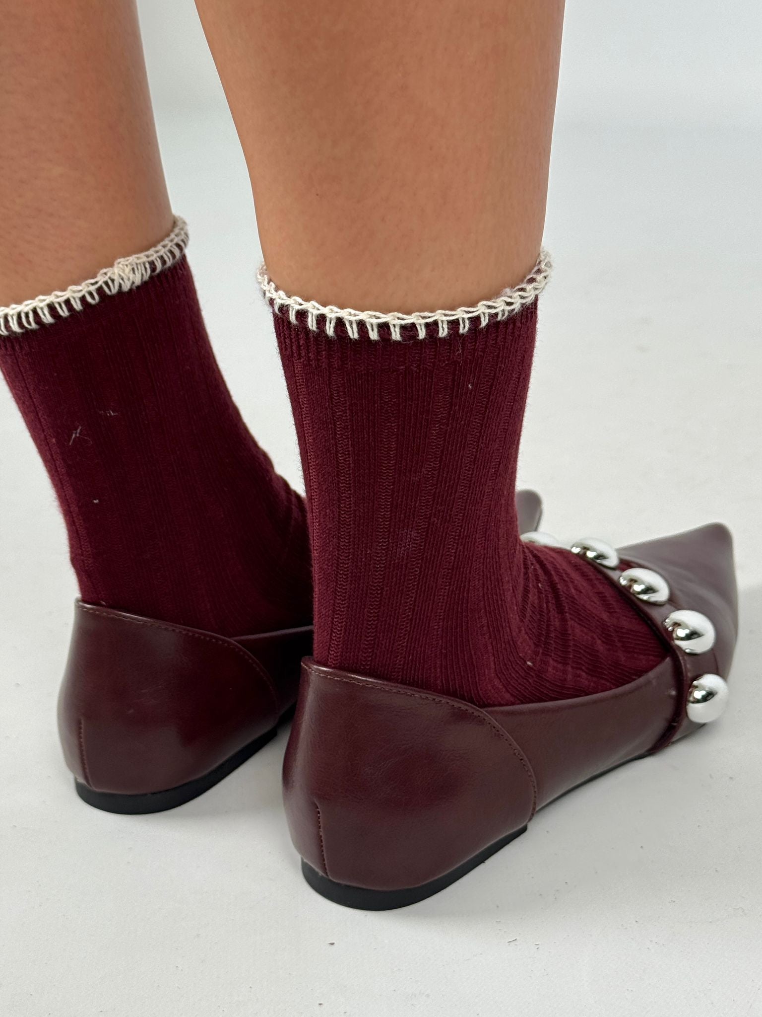 Ballerina borchiata bordeaux