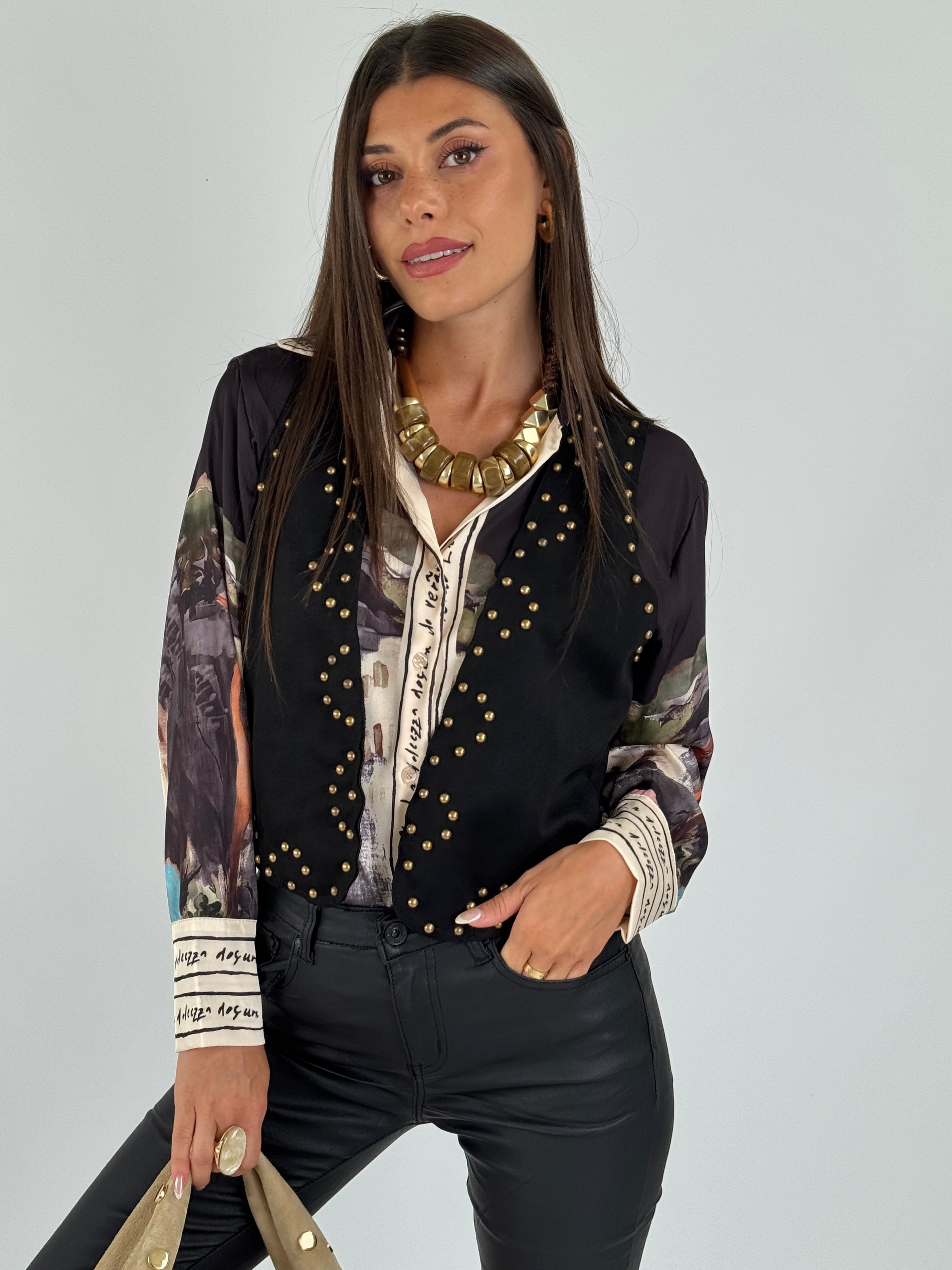 Gilet borchie scamosciato nero