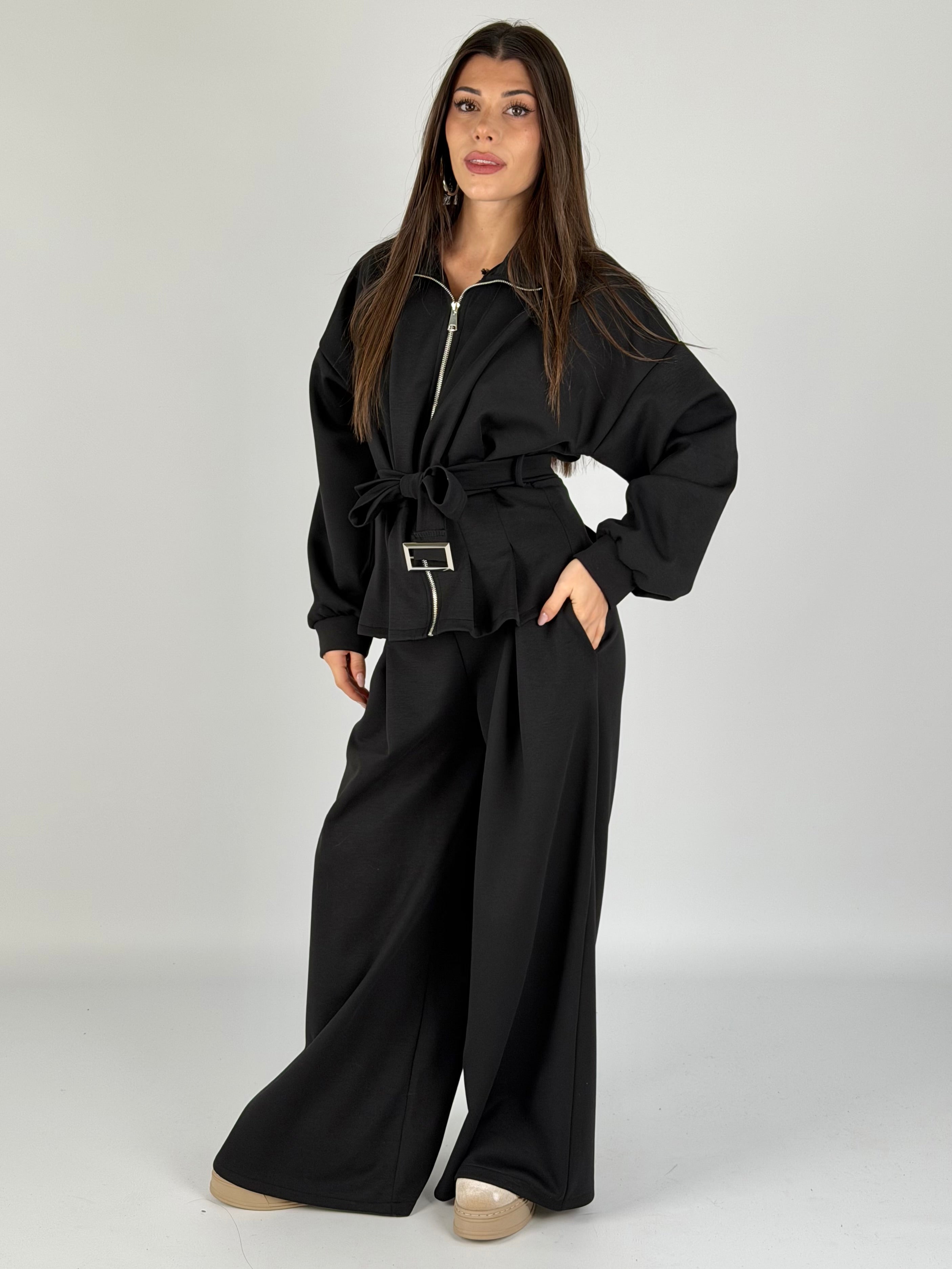 Tuta sportiva Anisa nera