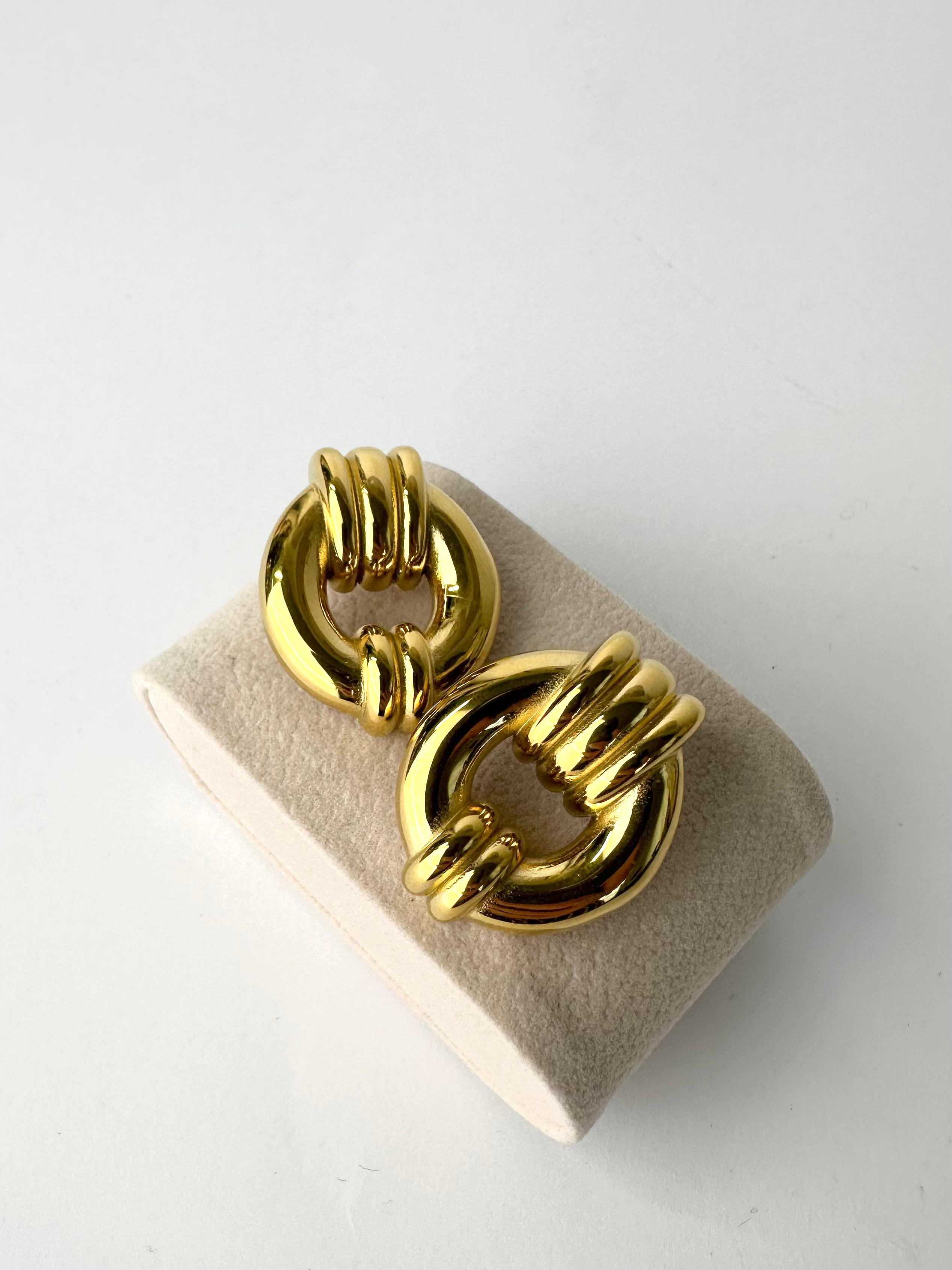 Orecchini versus Classic