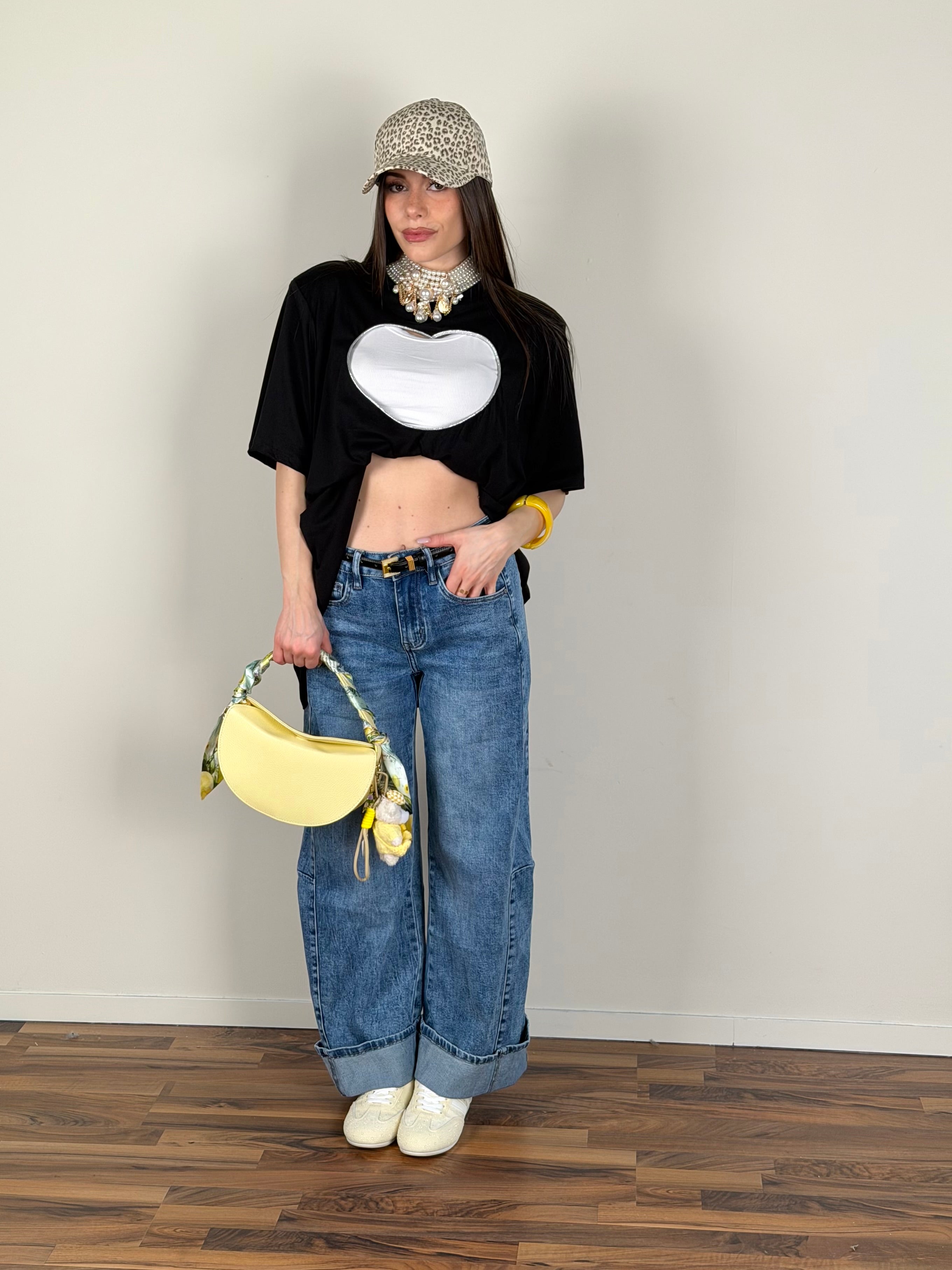 T-shirt cuore vuoto nero