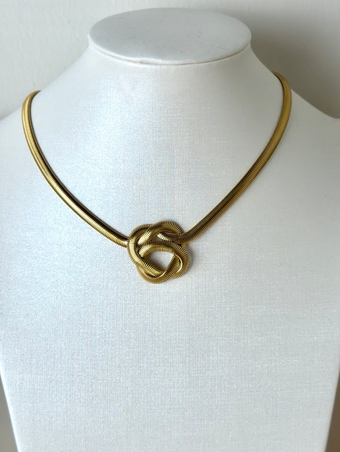 Collana nodo - collezione versus oro