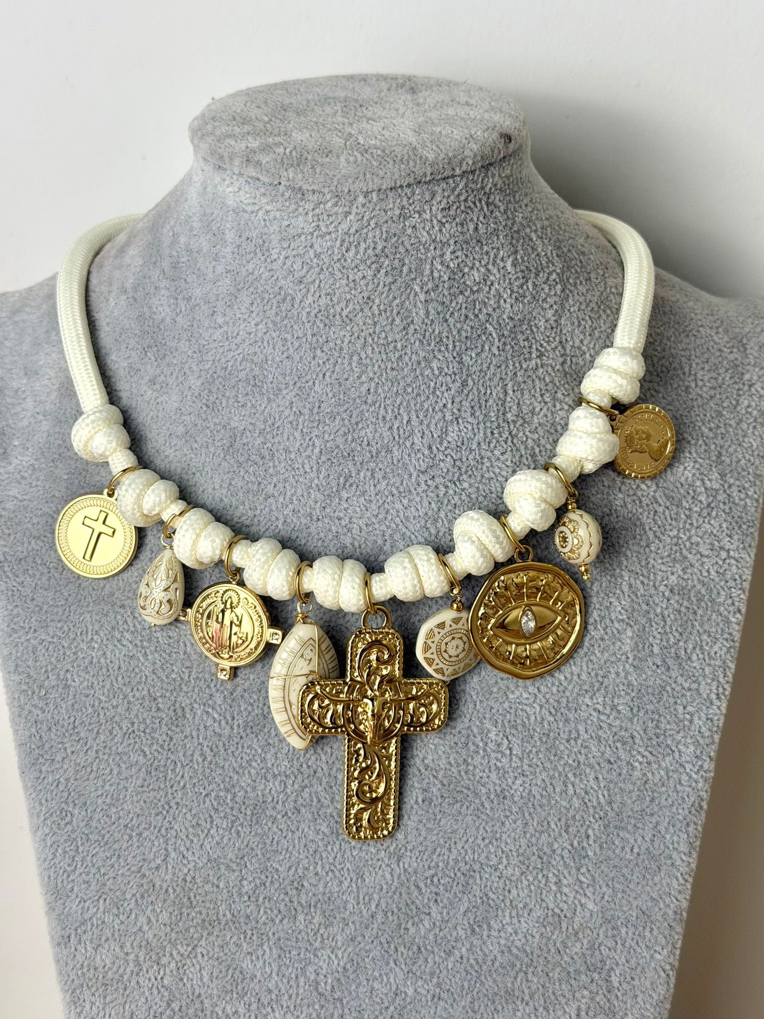 Collana sacro incanto