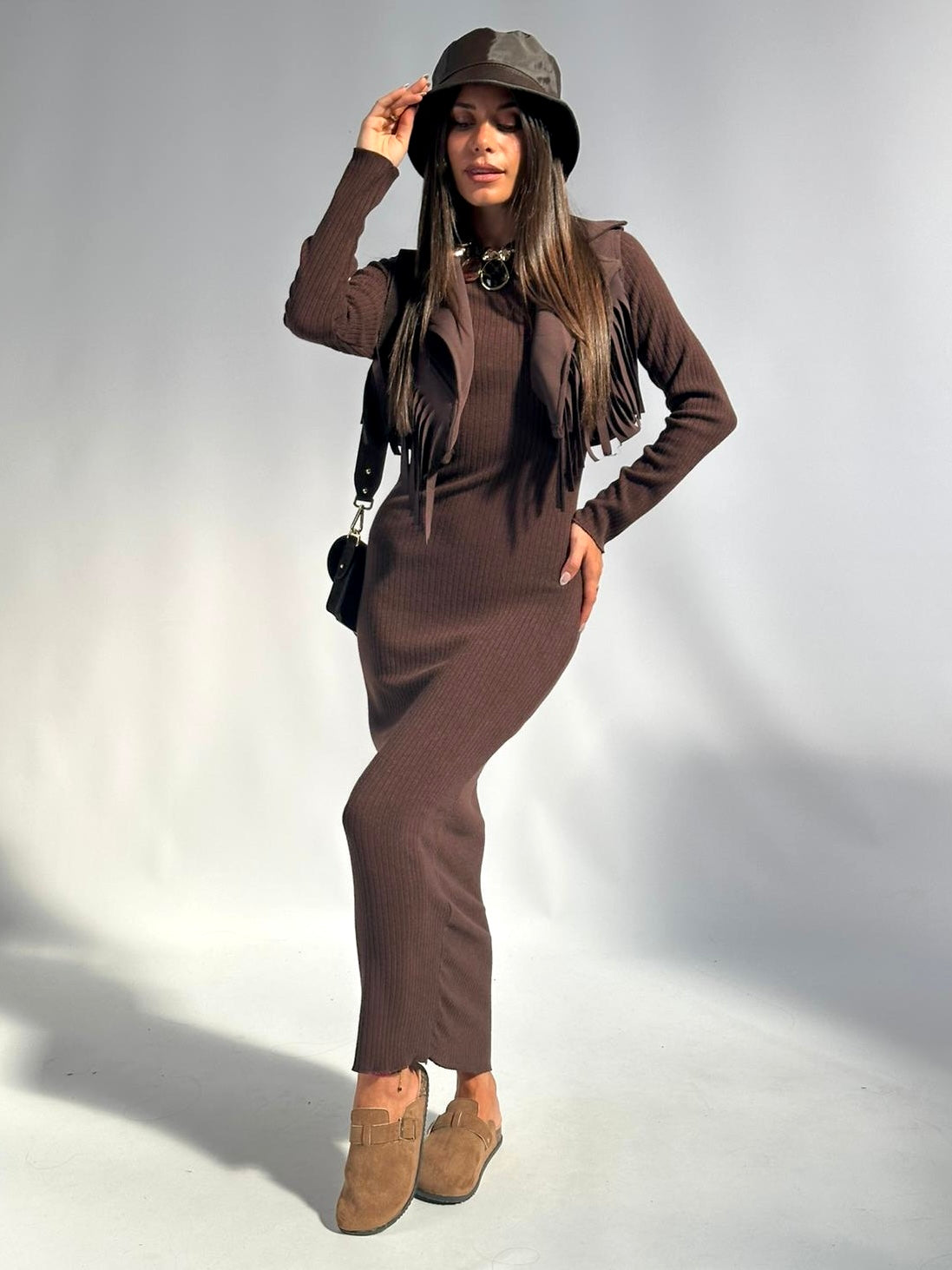 Abito + gilet frange marrone