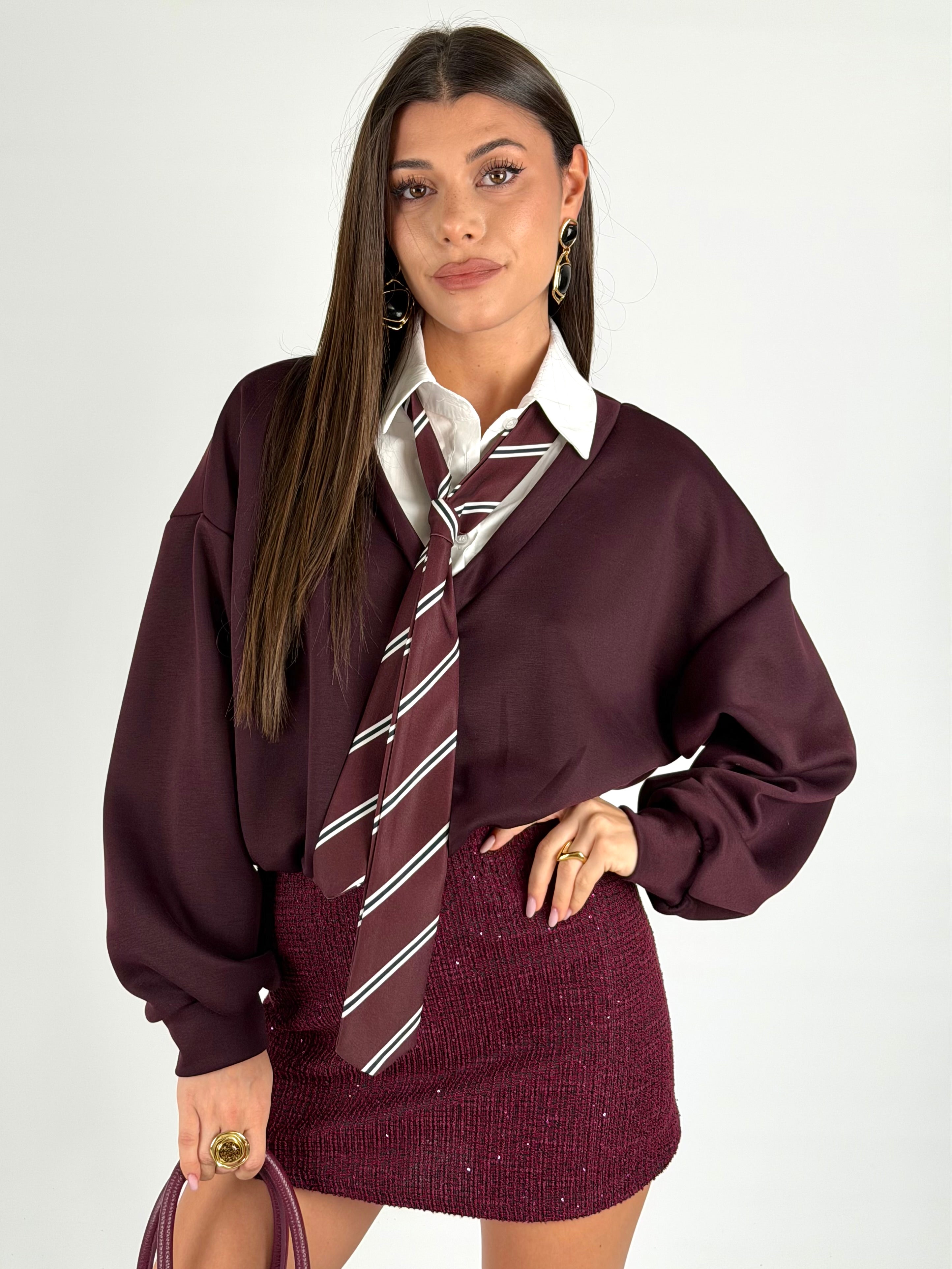 Felpa con cravatta bordeaux