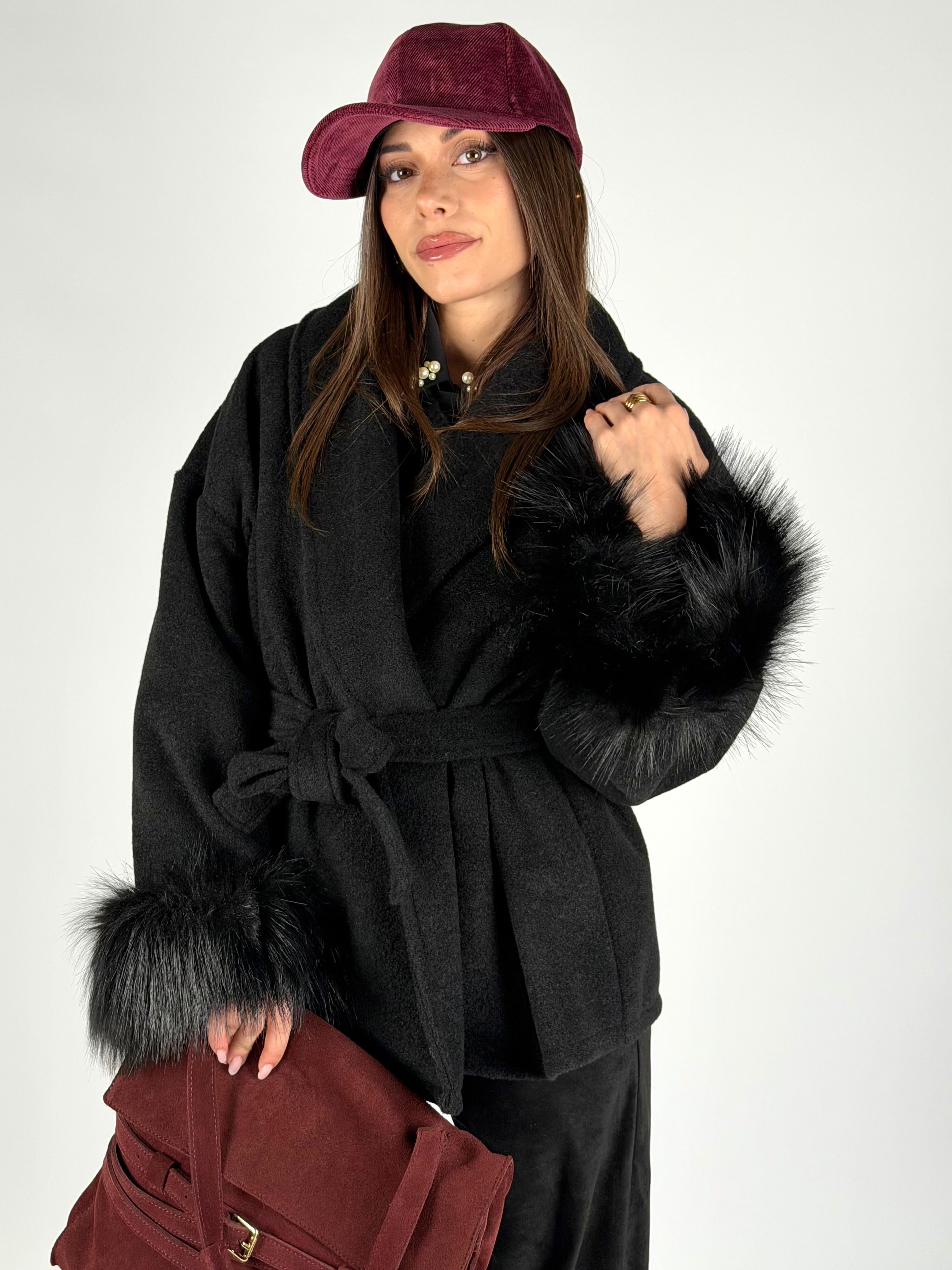 Cappotto maniche pelliccia nero