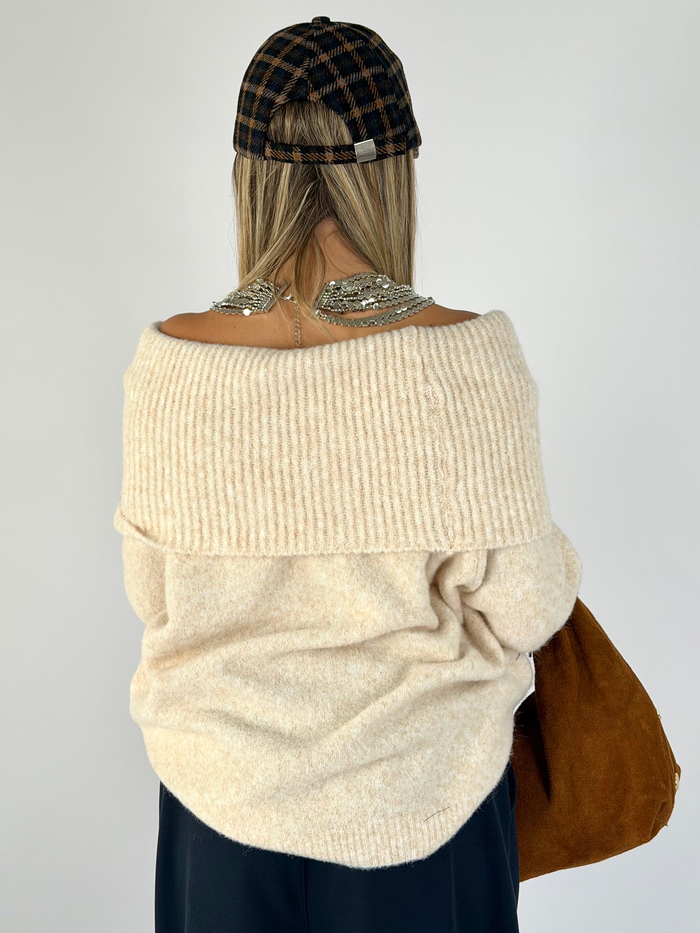 Maglia scollo a barca beige