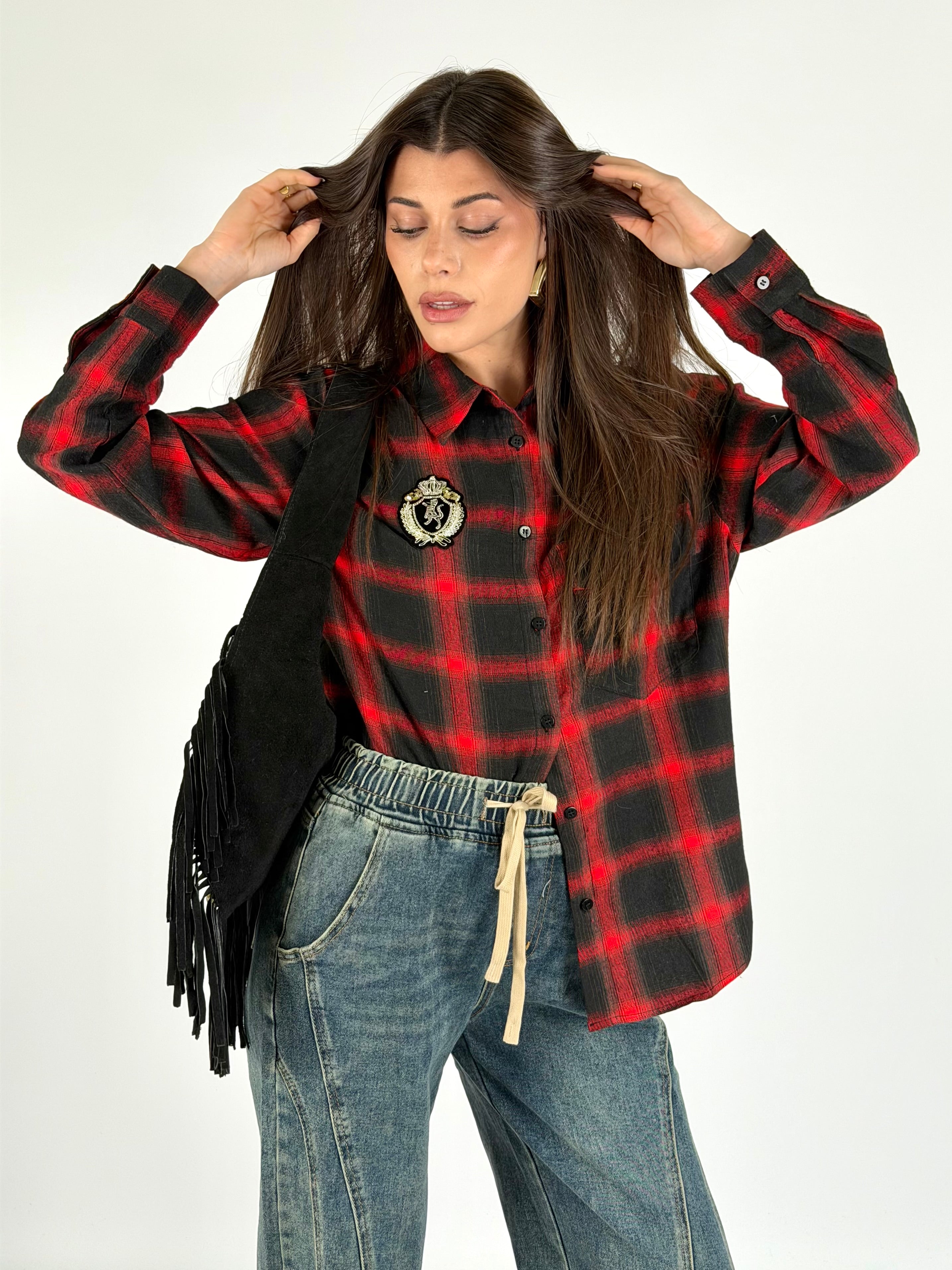 Camicia a quadri rossa e nera