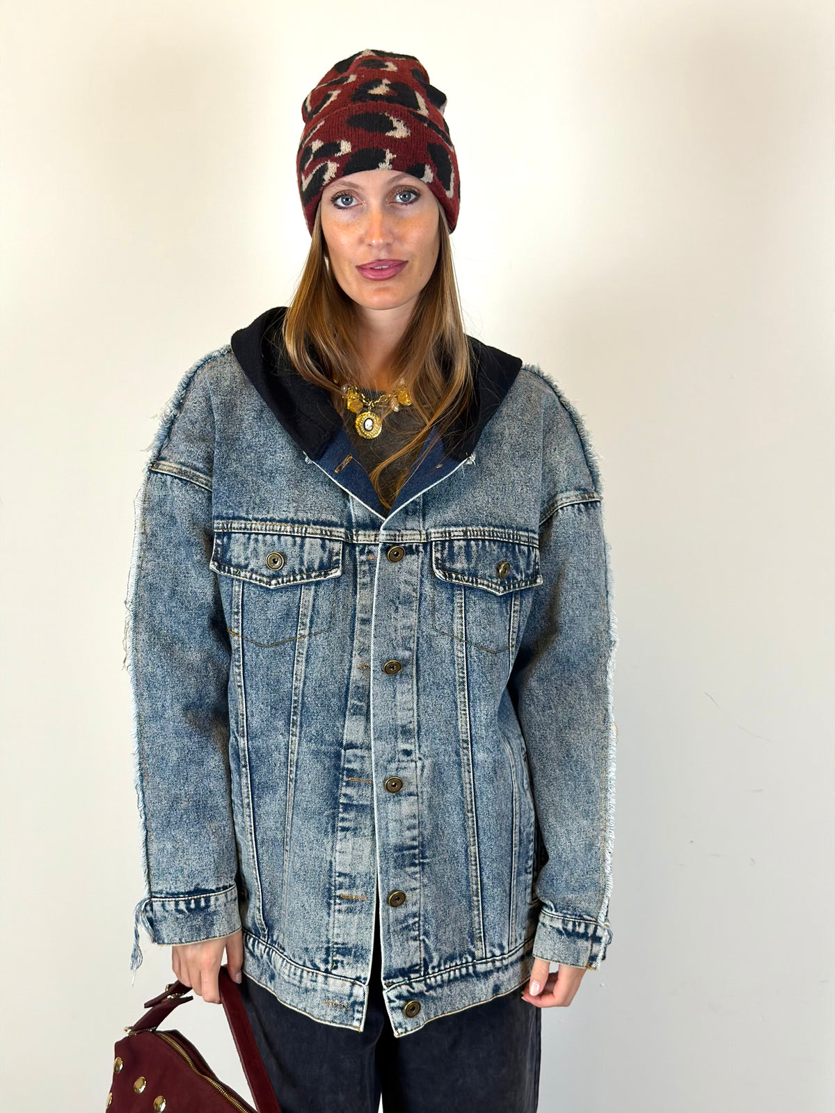 Giubbino jeans e maglia nero