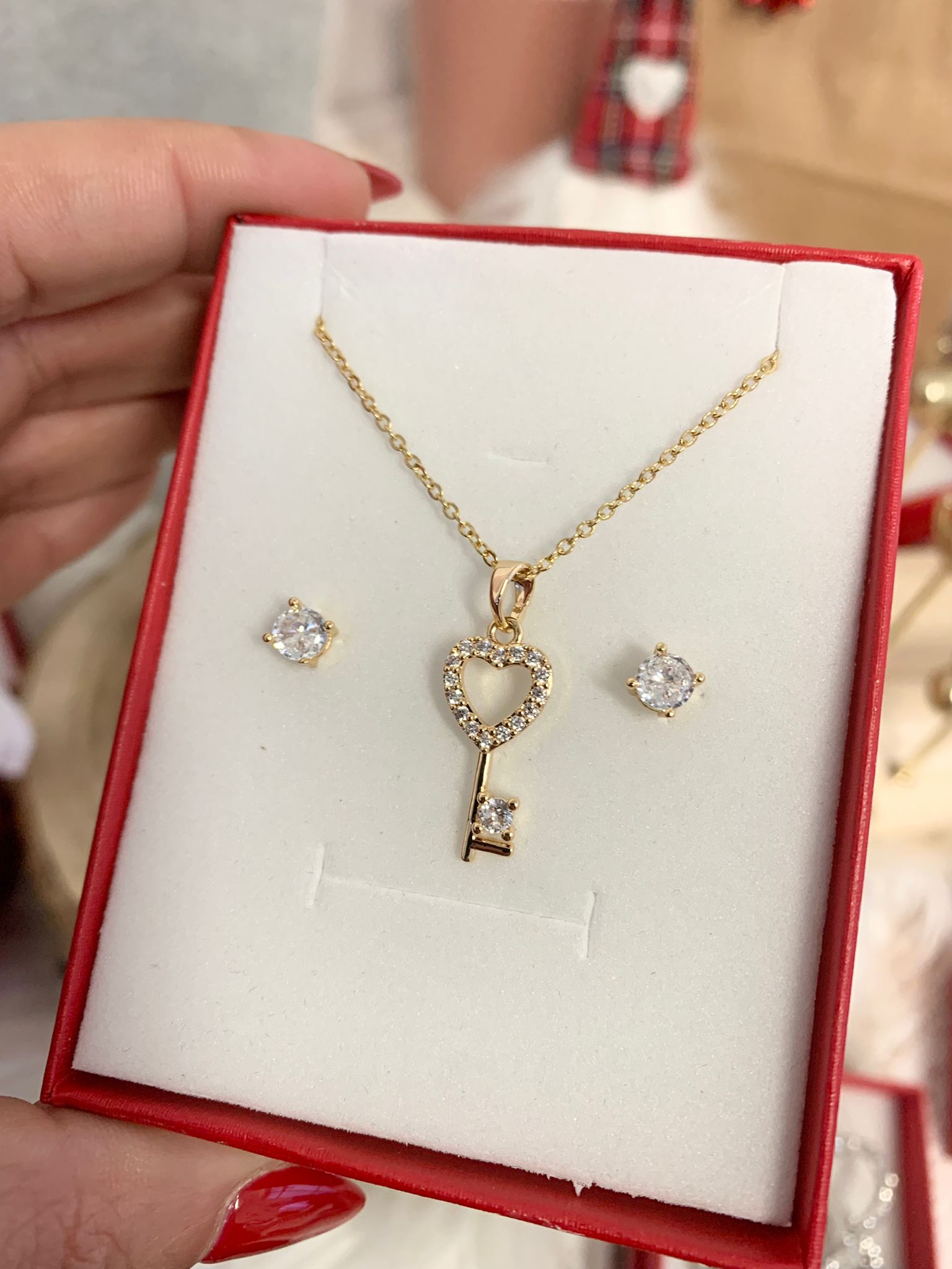 Set collana chiave e orecchini punto luce