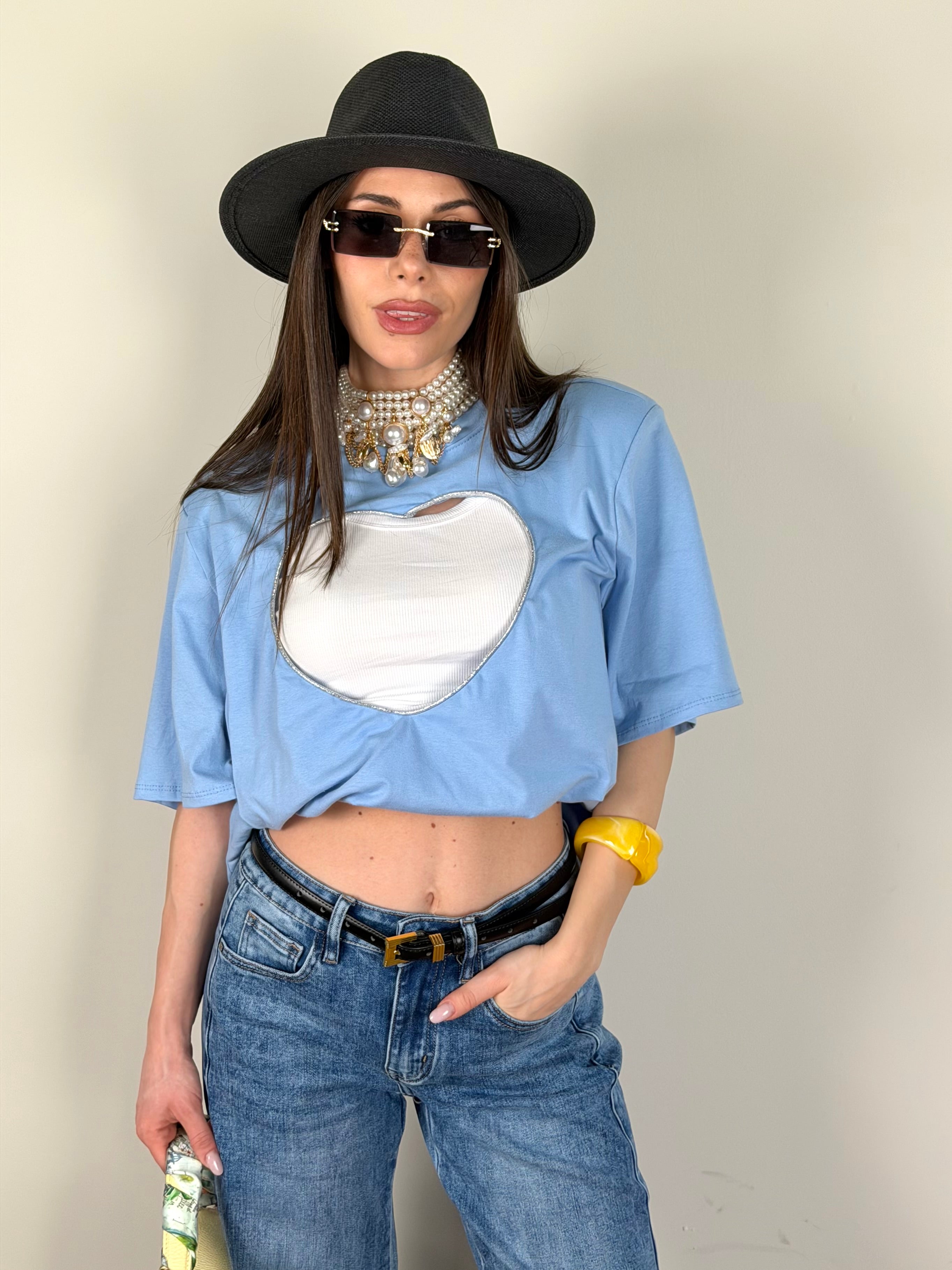 T-shirt cuore vuoto celeste