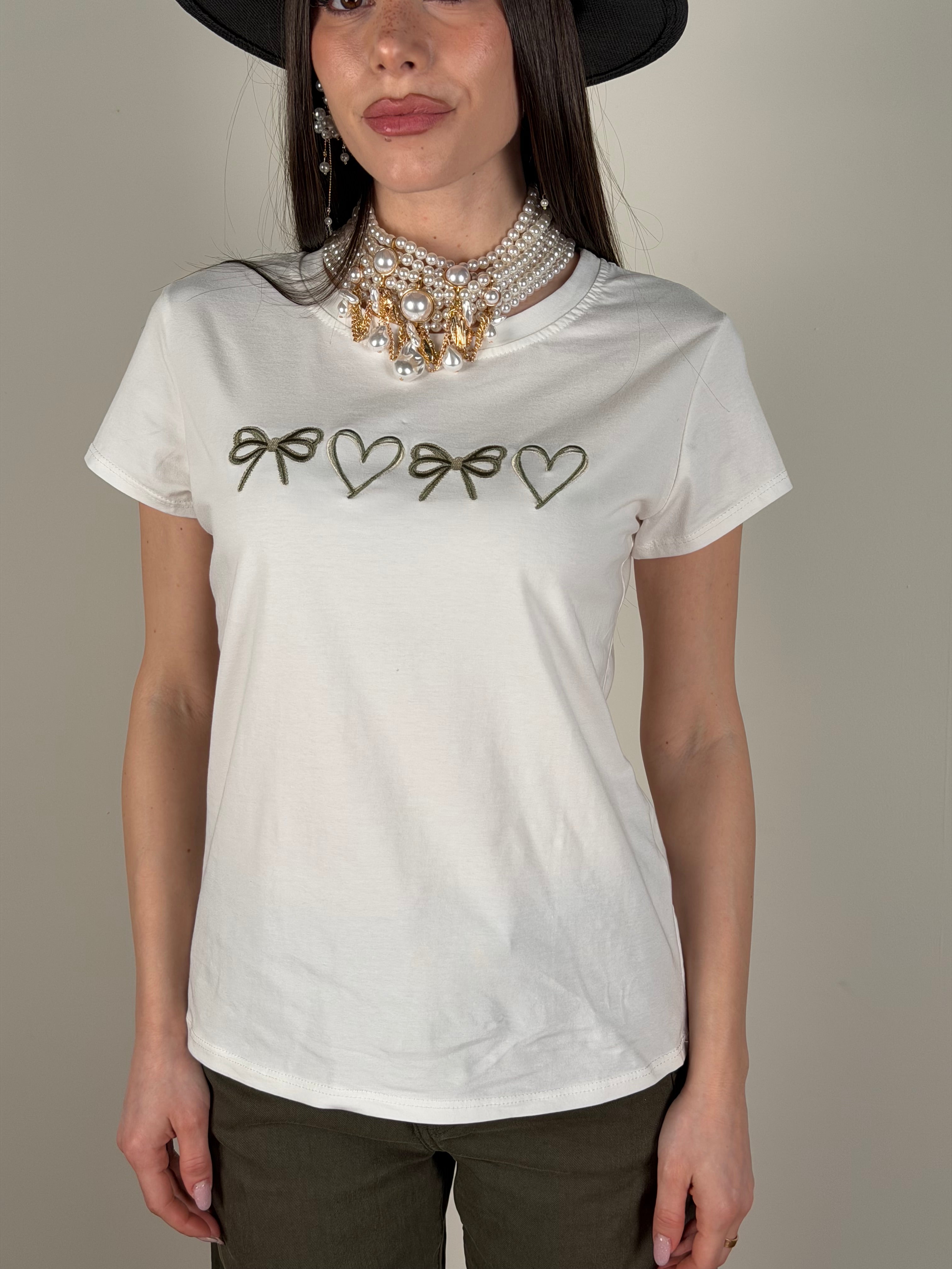 T-shirt fiocchi e cuori