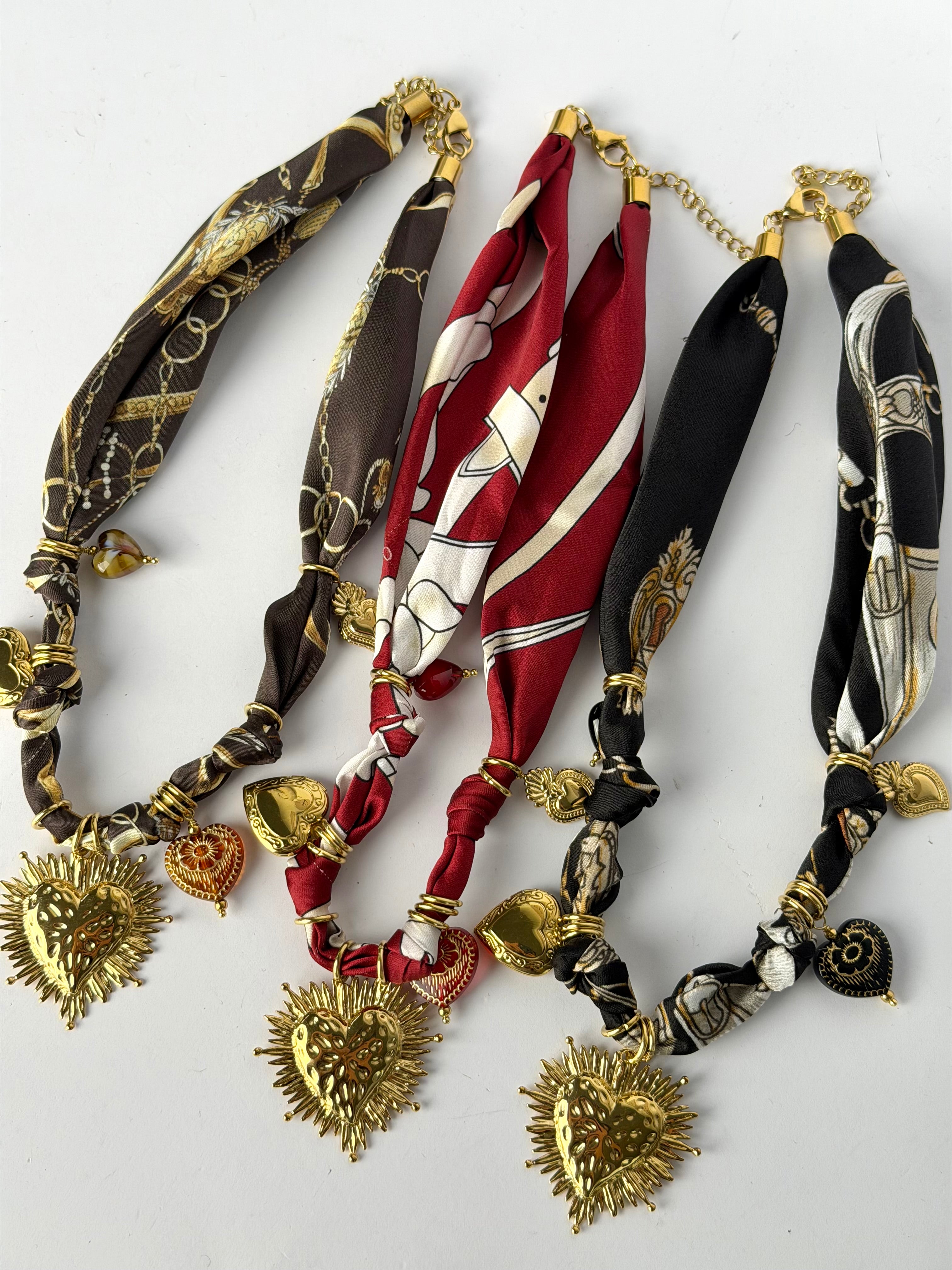 Collana bandana cuore sacro- 3 colori