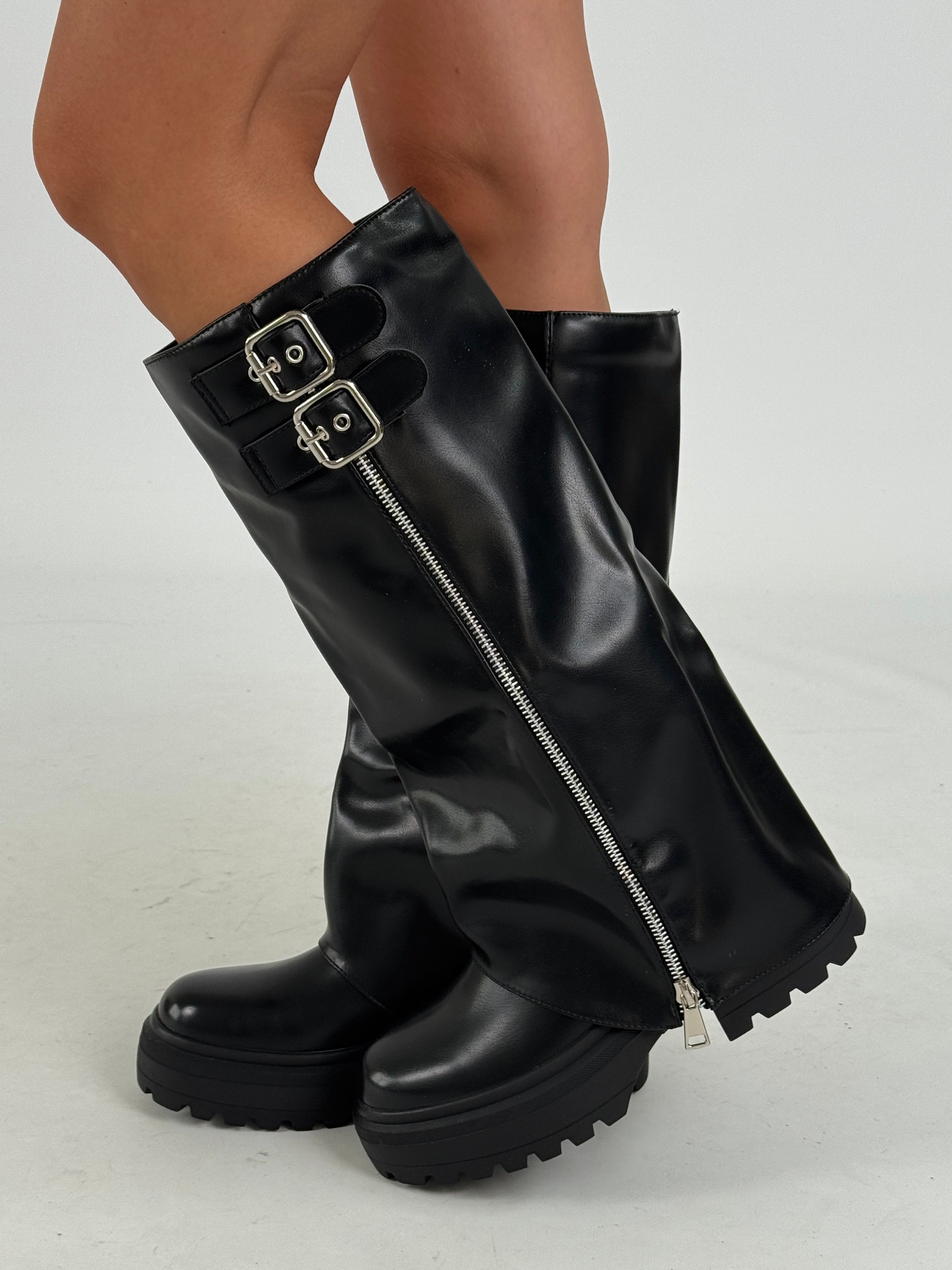 Stivale risvolto nero