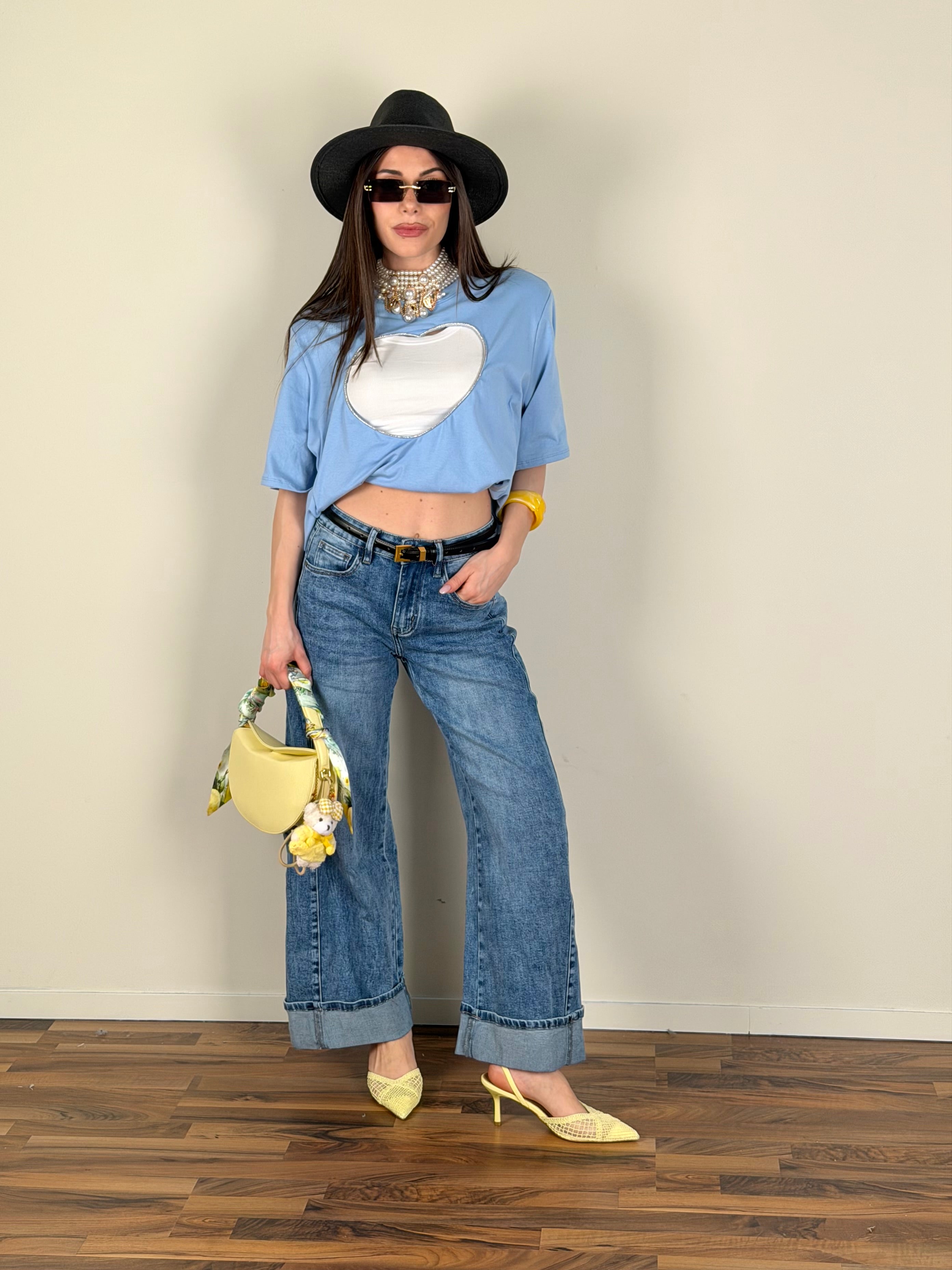T-shirt cuore vuoto celeste