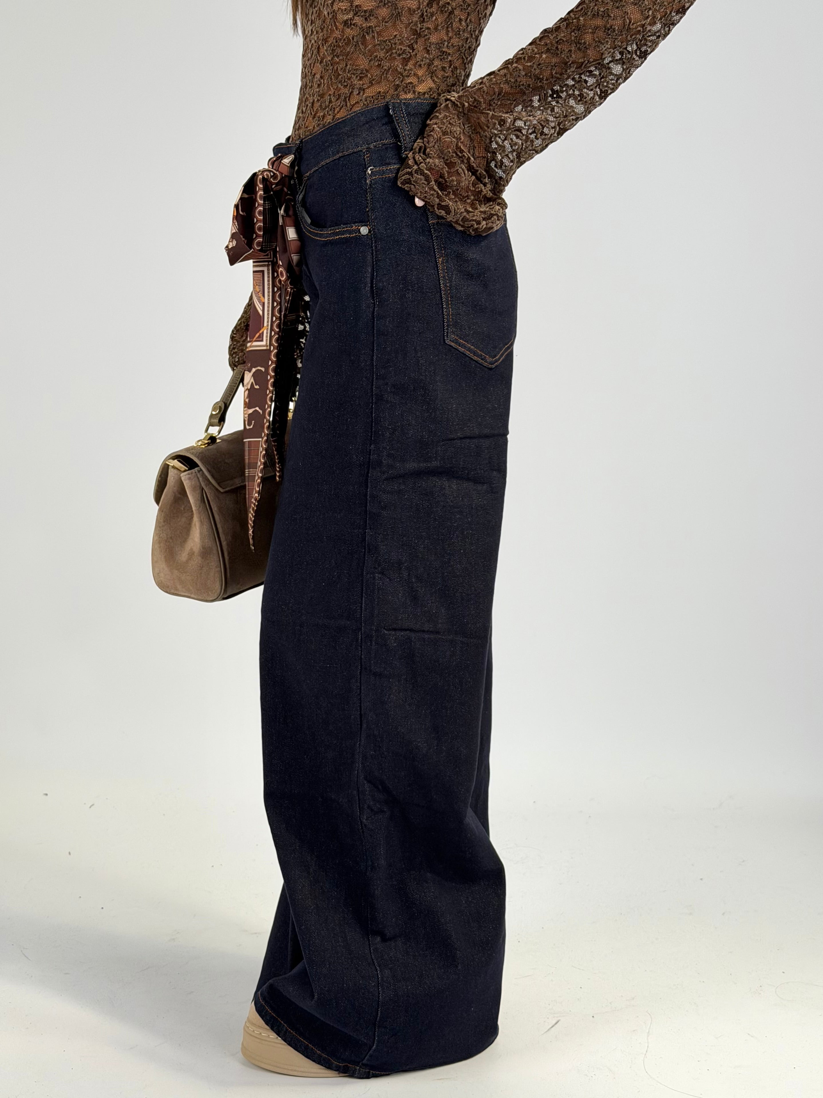 Jeans con foulard fiocco