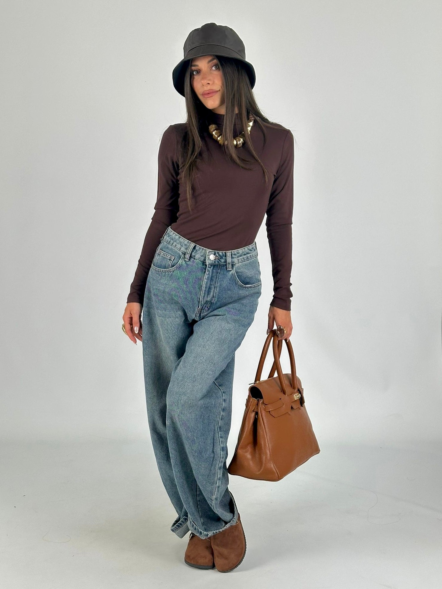 Maglia collo alto marrone