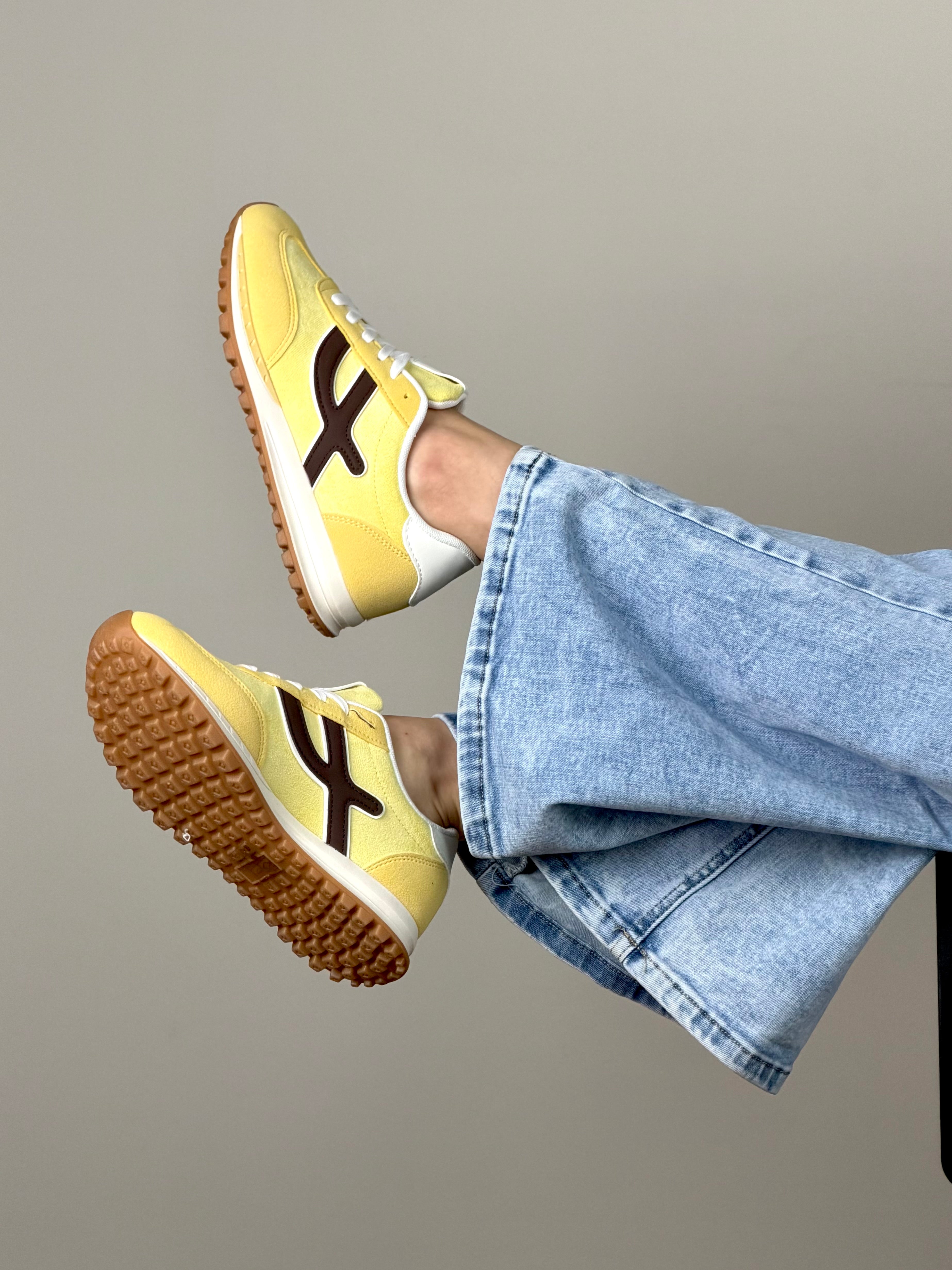 Sneaker fashion Yellow