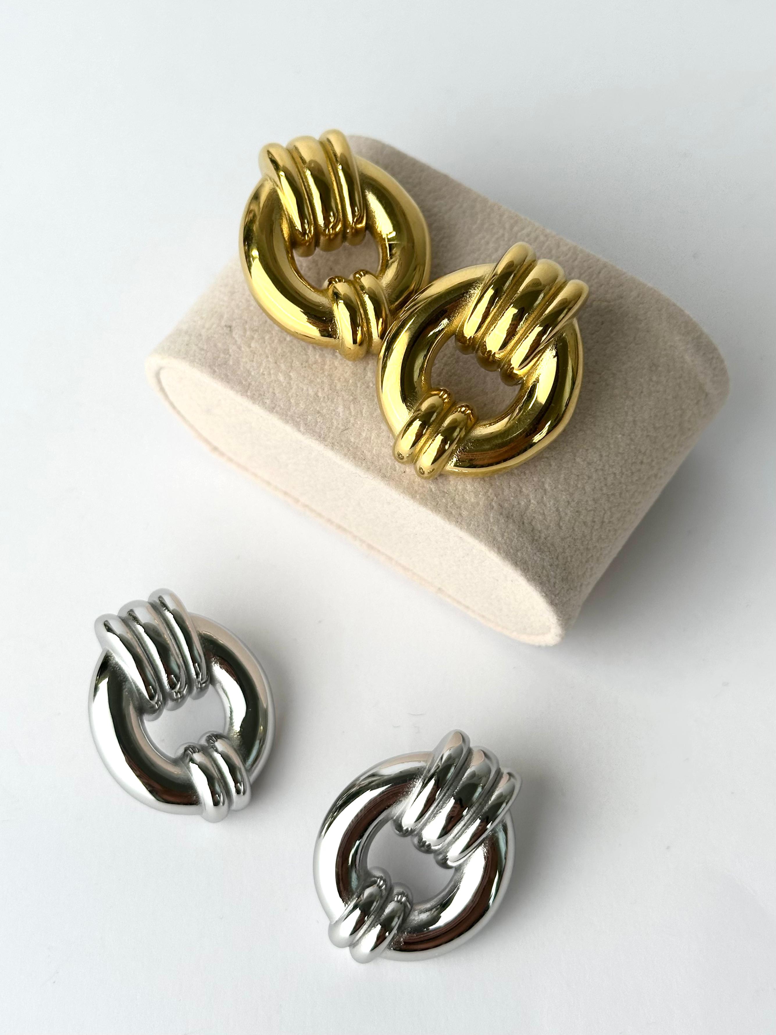 Orecchini versus Classic