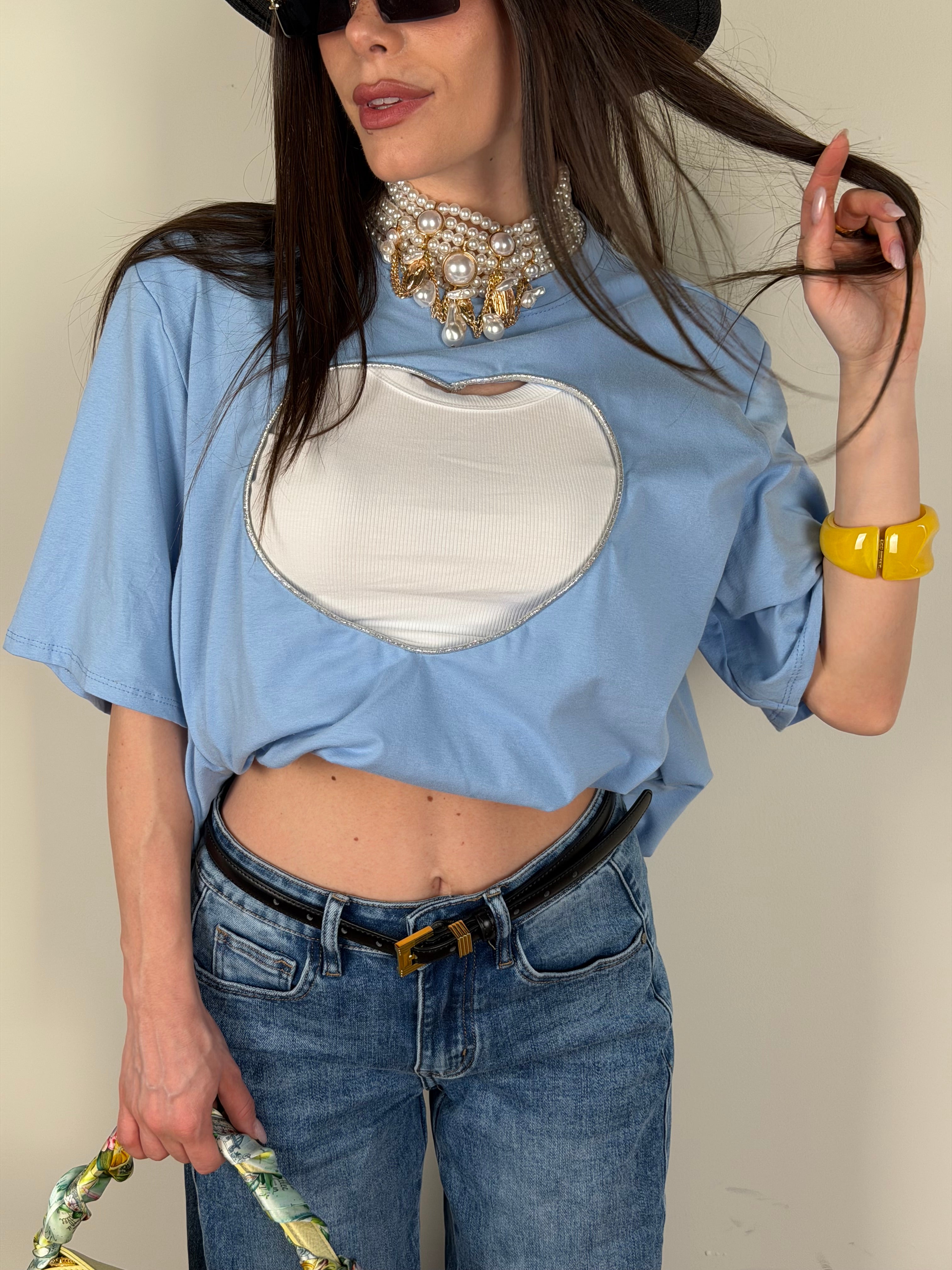 T-shirt cuore vuoto celeste