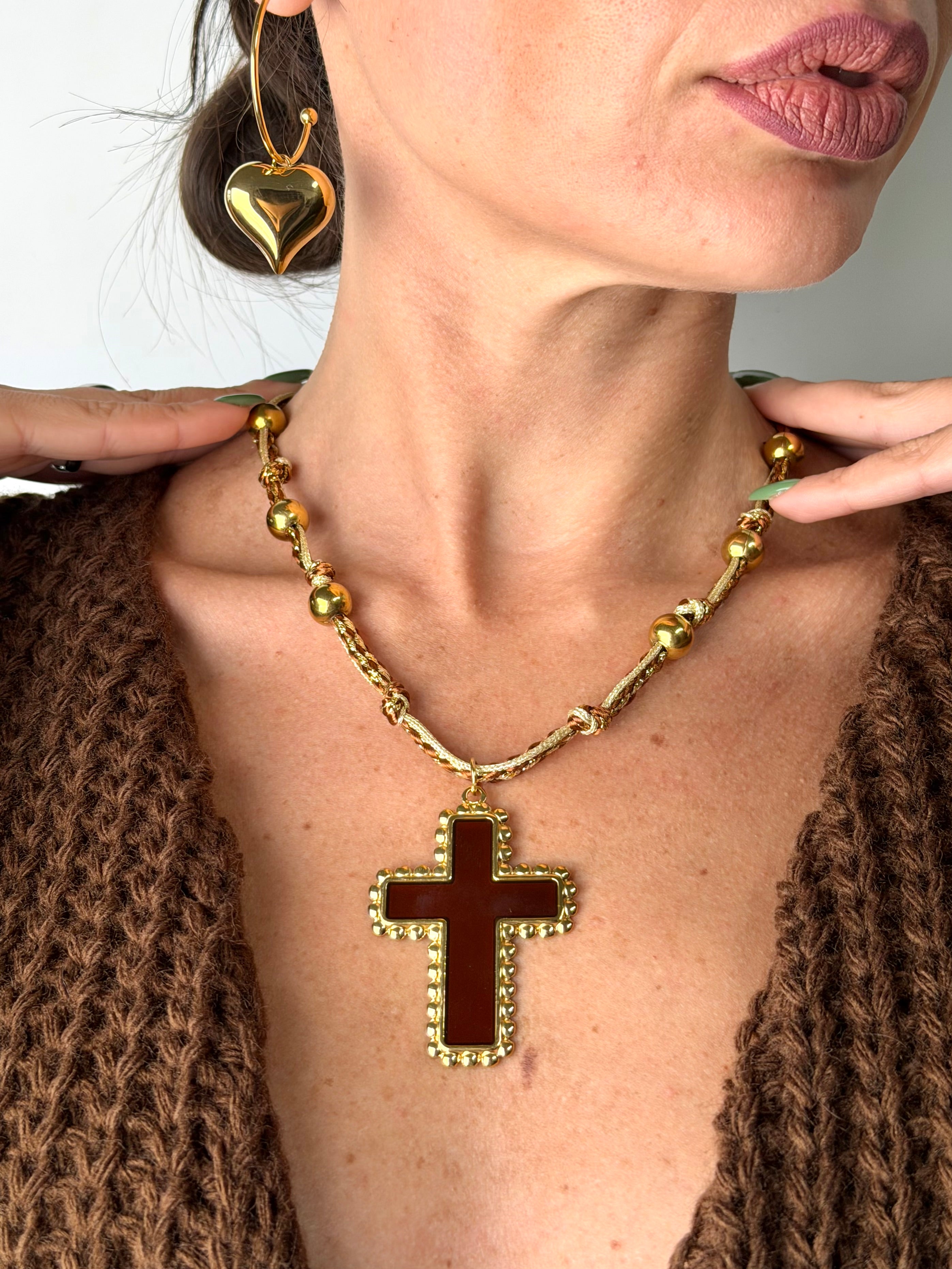 Collana maxi croce marrone