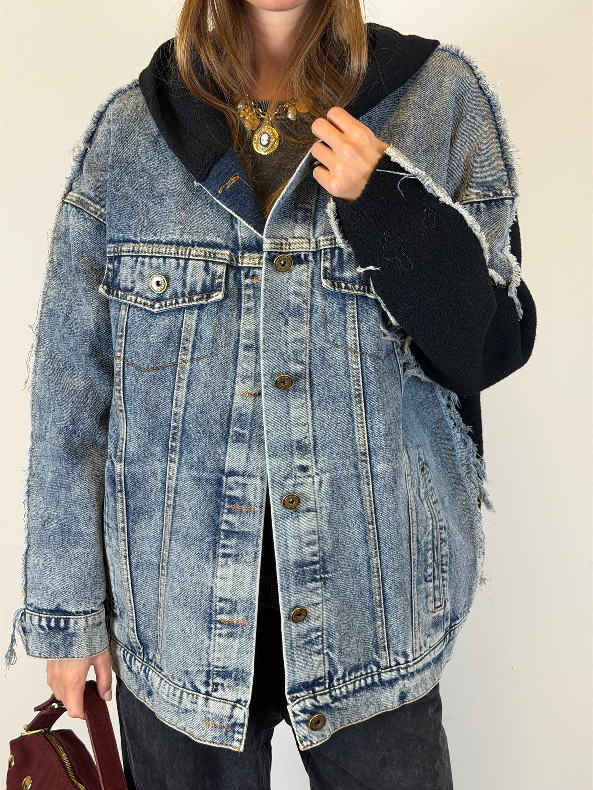 Giubbino jeans e maglia nero