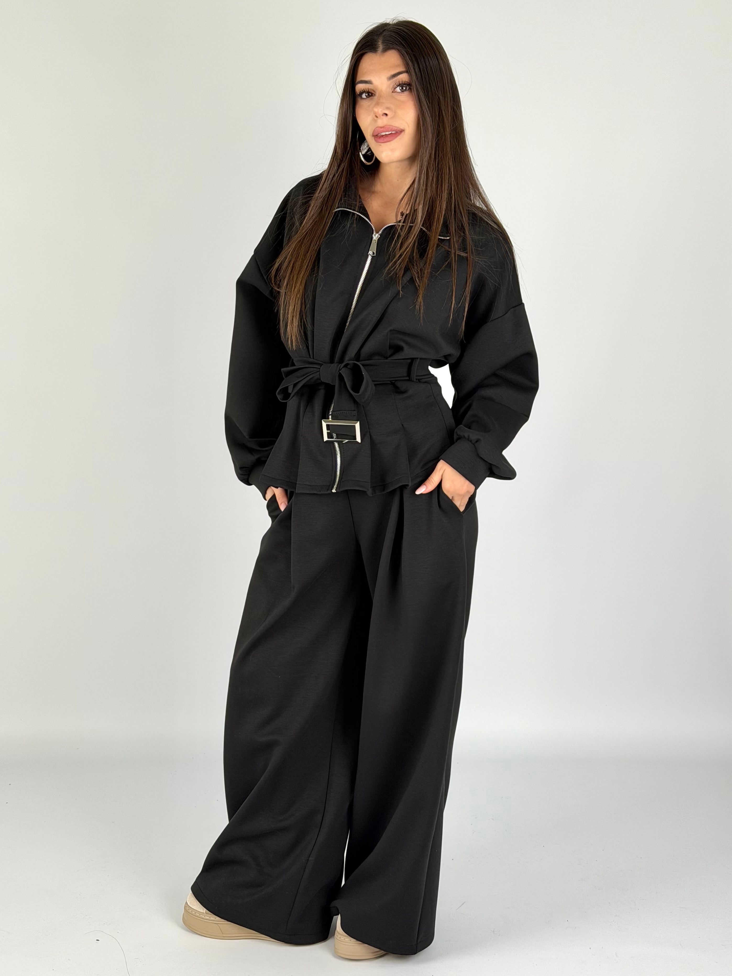 Tuta sportiva Anisa nera