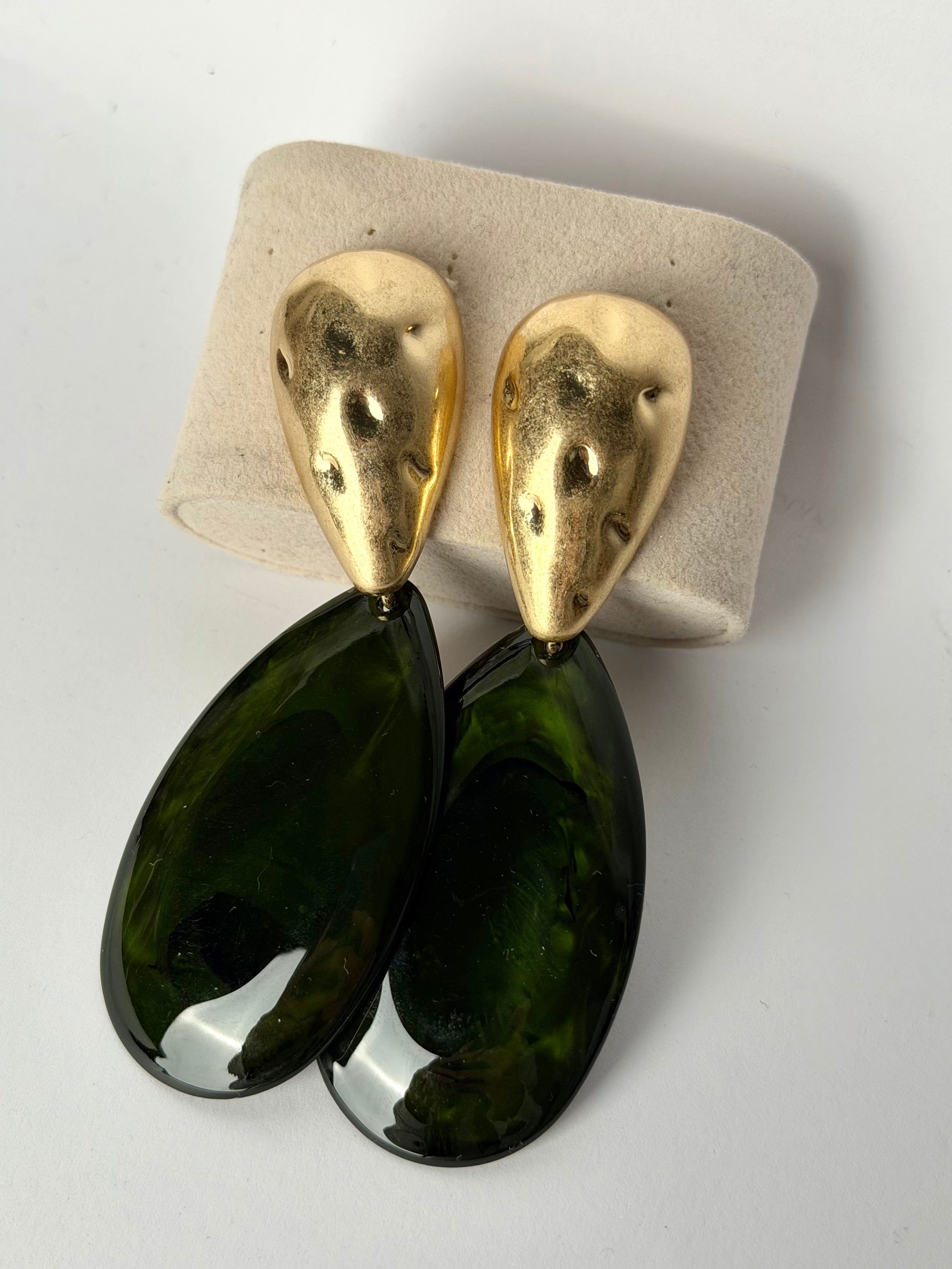 Orecchini pietra a goccia verde