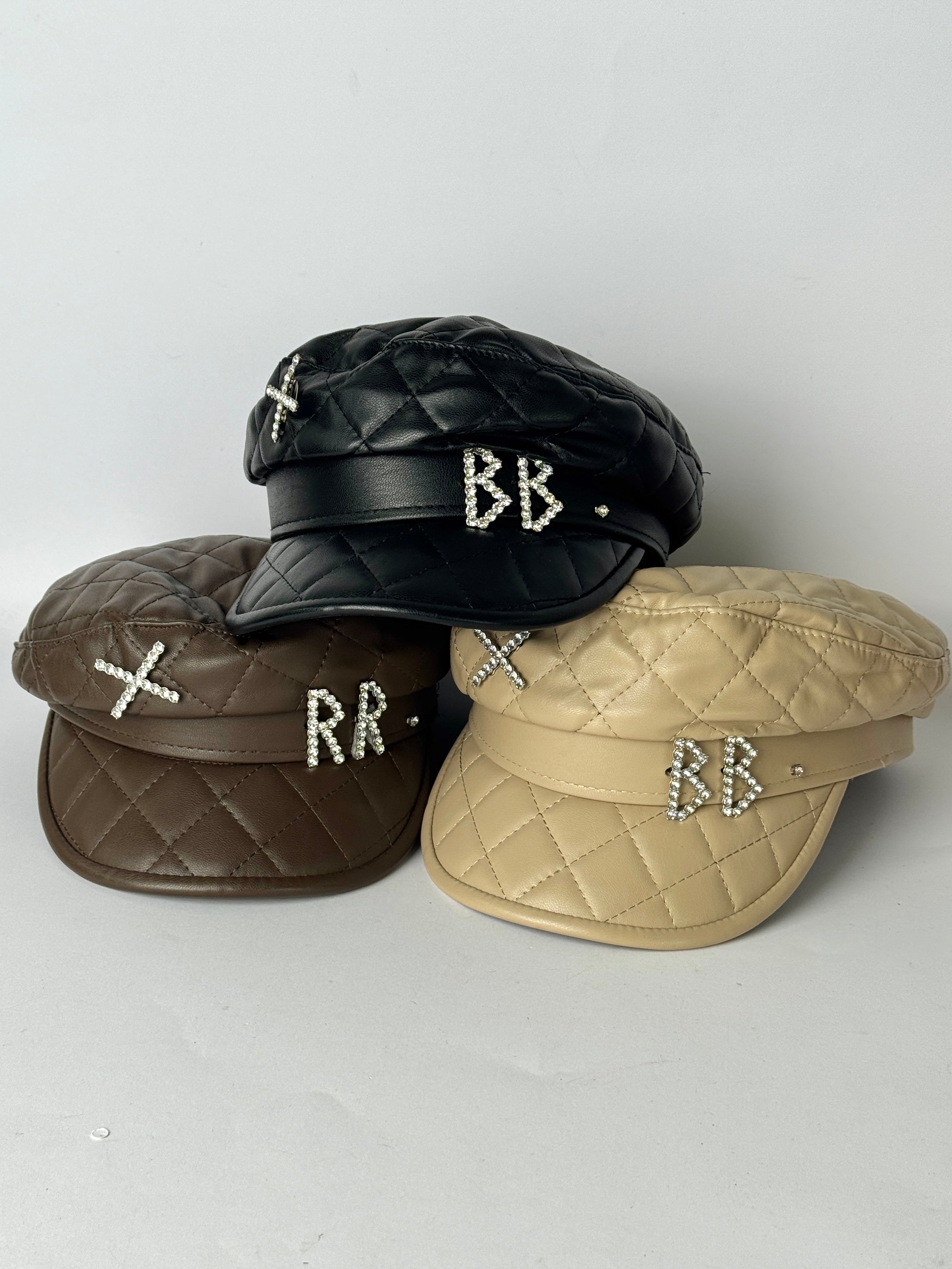 Cappello ecopelle spille - 3 colori