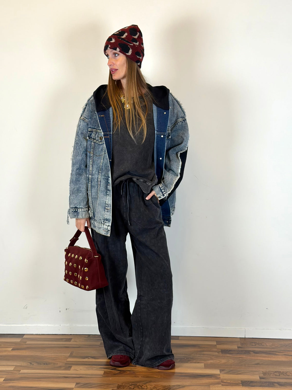 Giubbino jeans e maglia nero