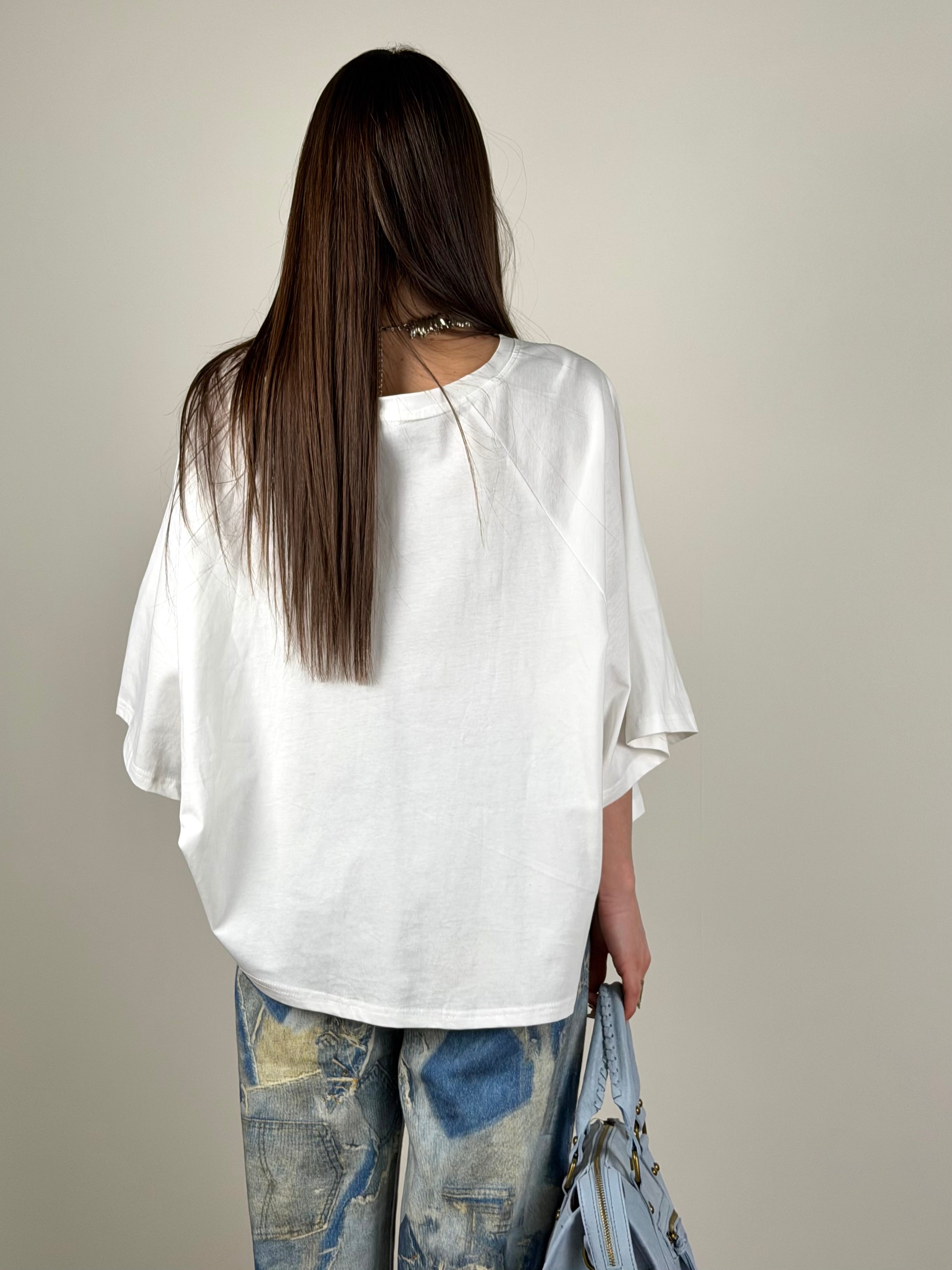 T-shirt basic over bianco
