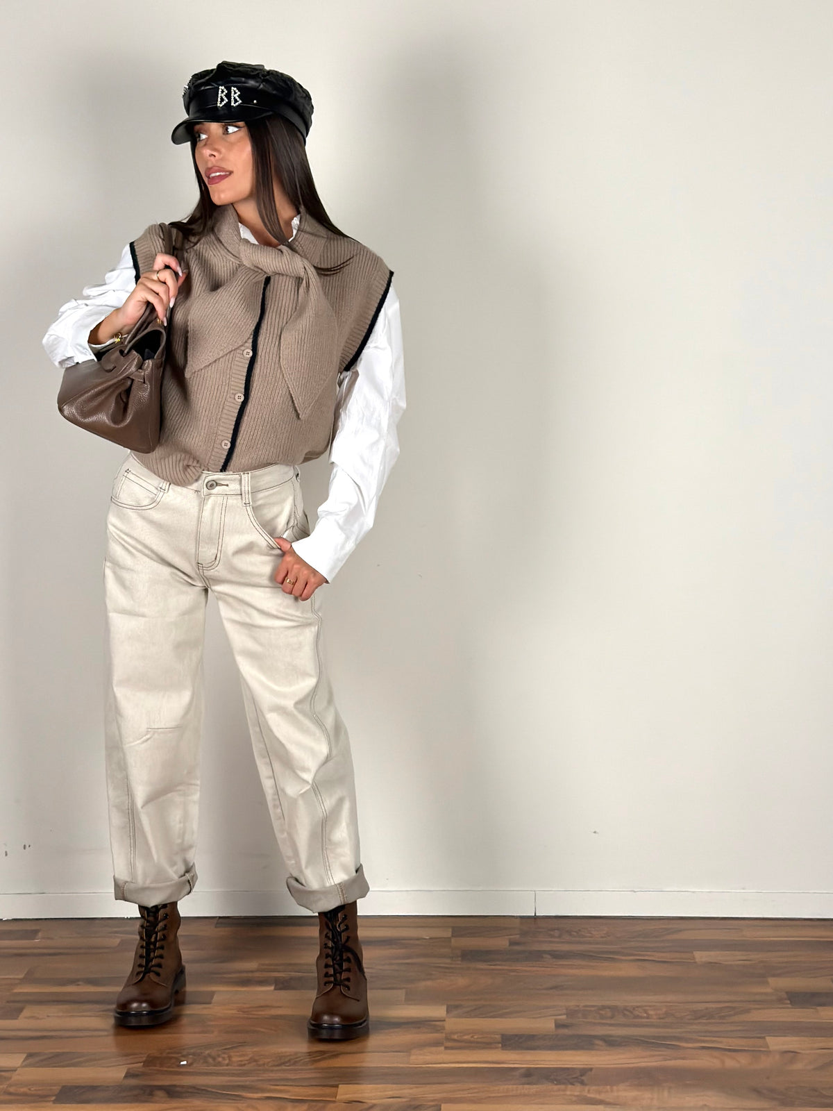 Jeans con ricamo beige