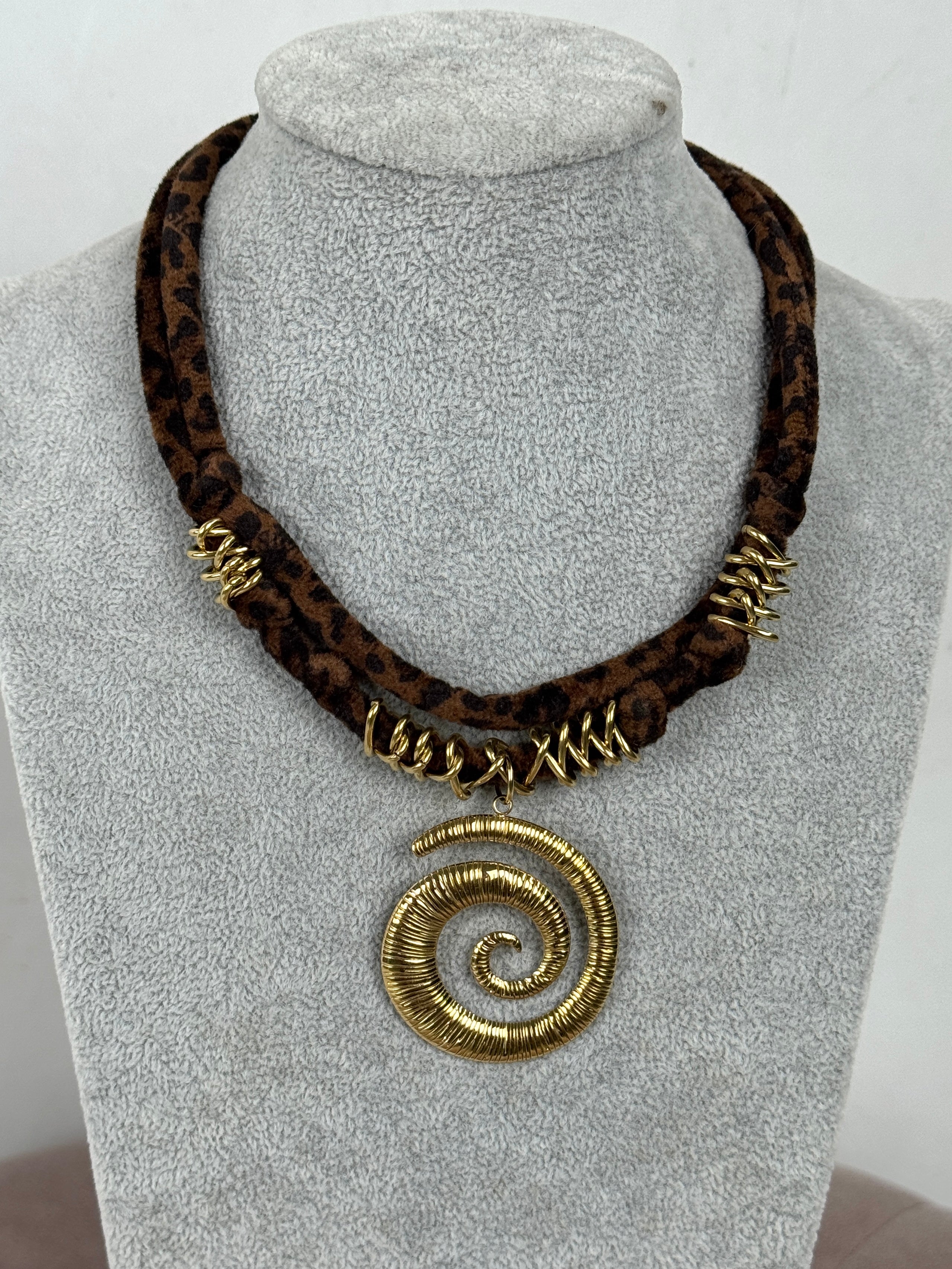 Collana corda leopardata spirale