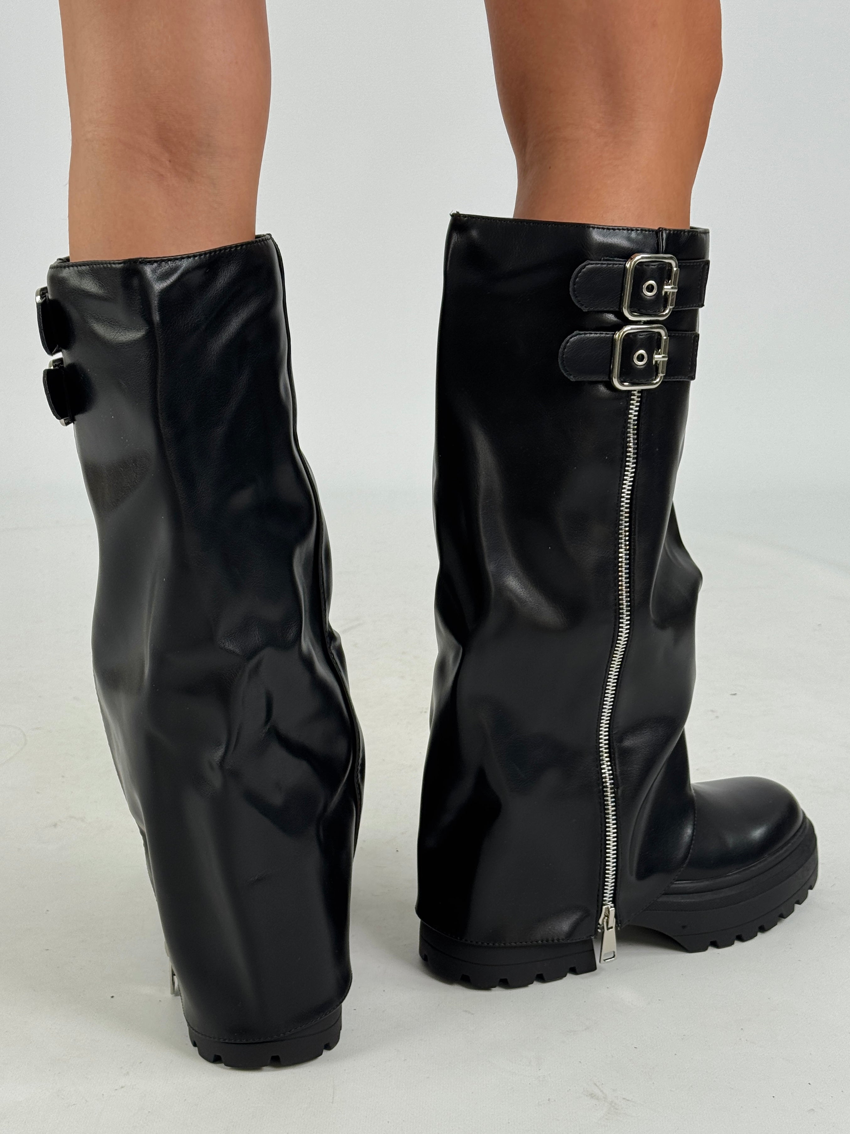 Stivale risvolto nero