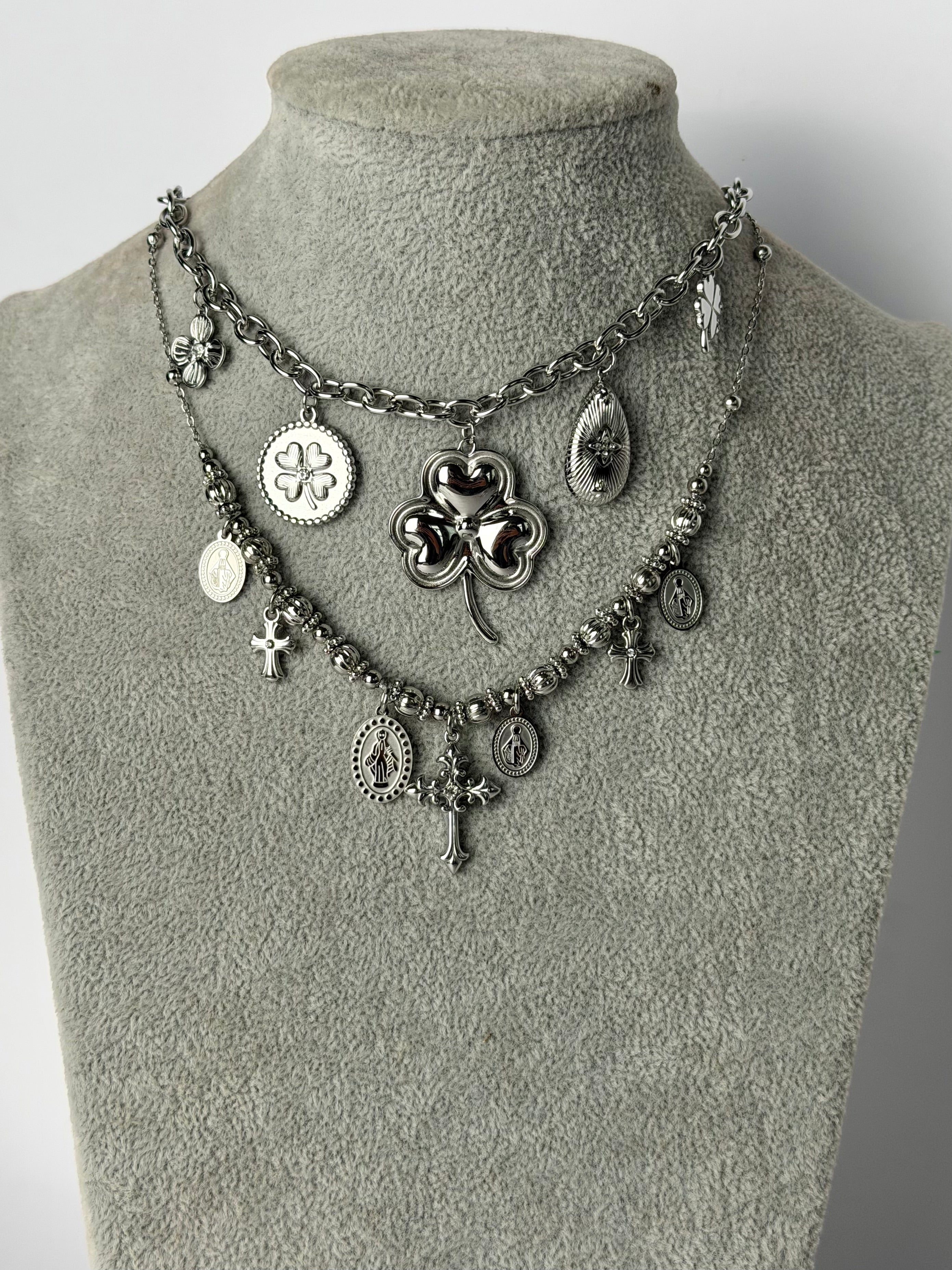 Collana ciondoli e croce - 2 colori