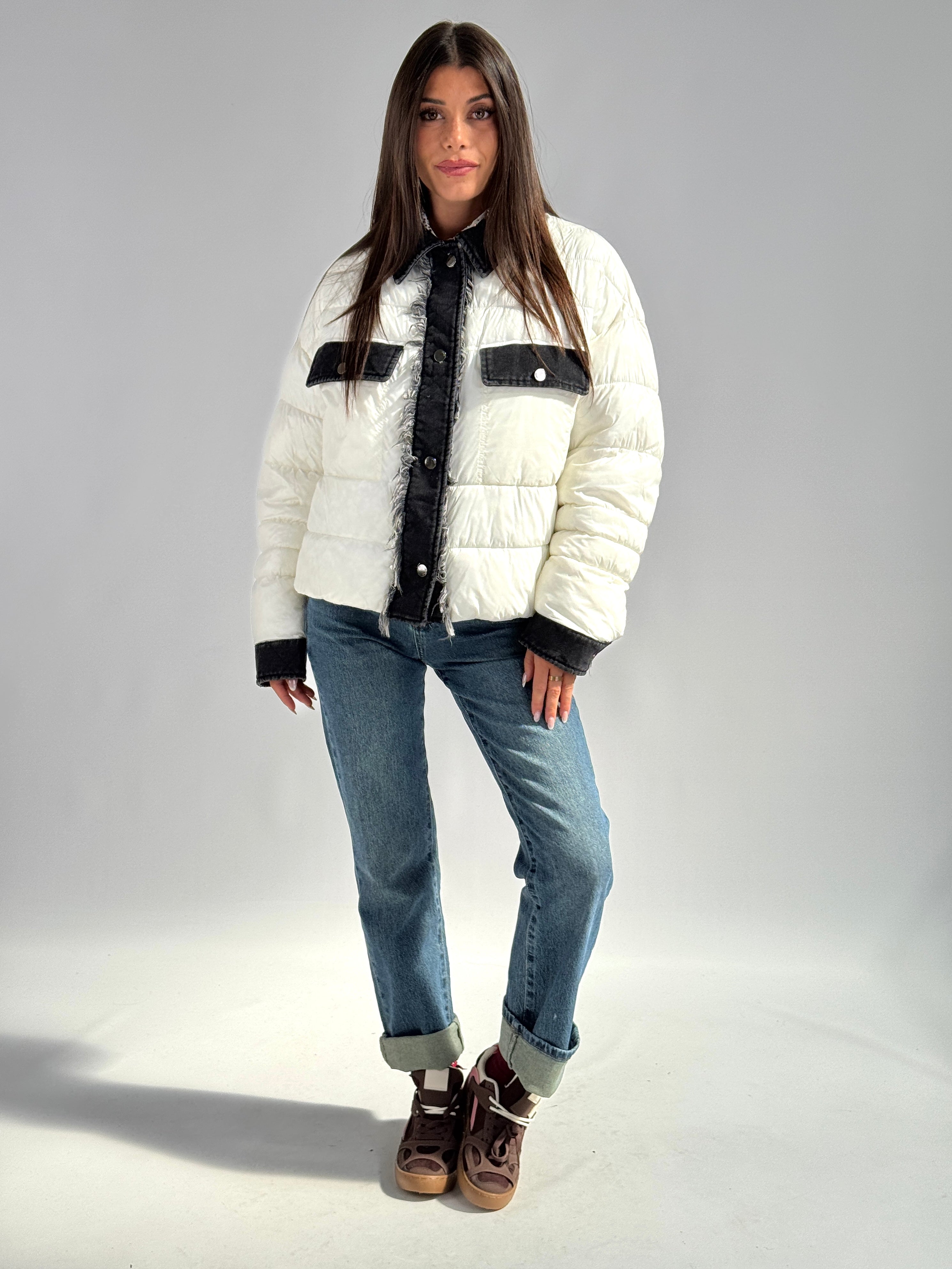 Piumino trapuntato e denim bianco