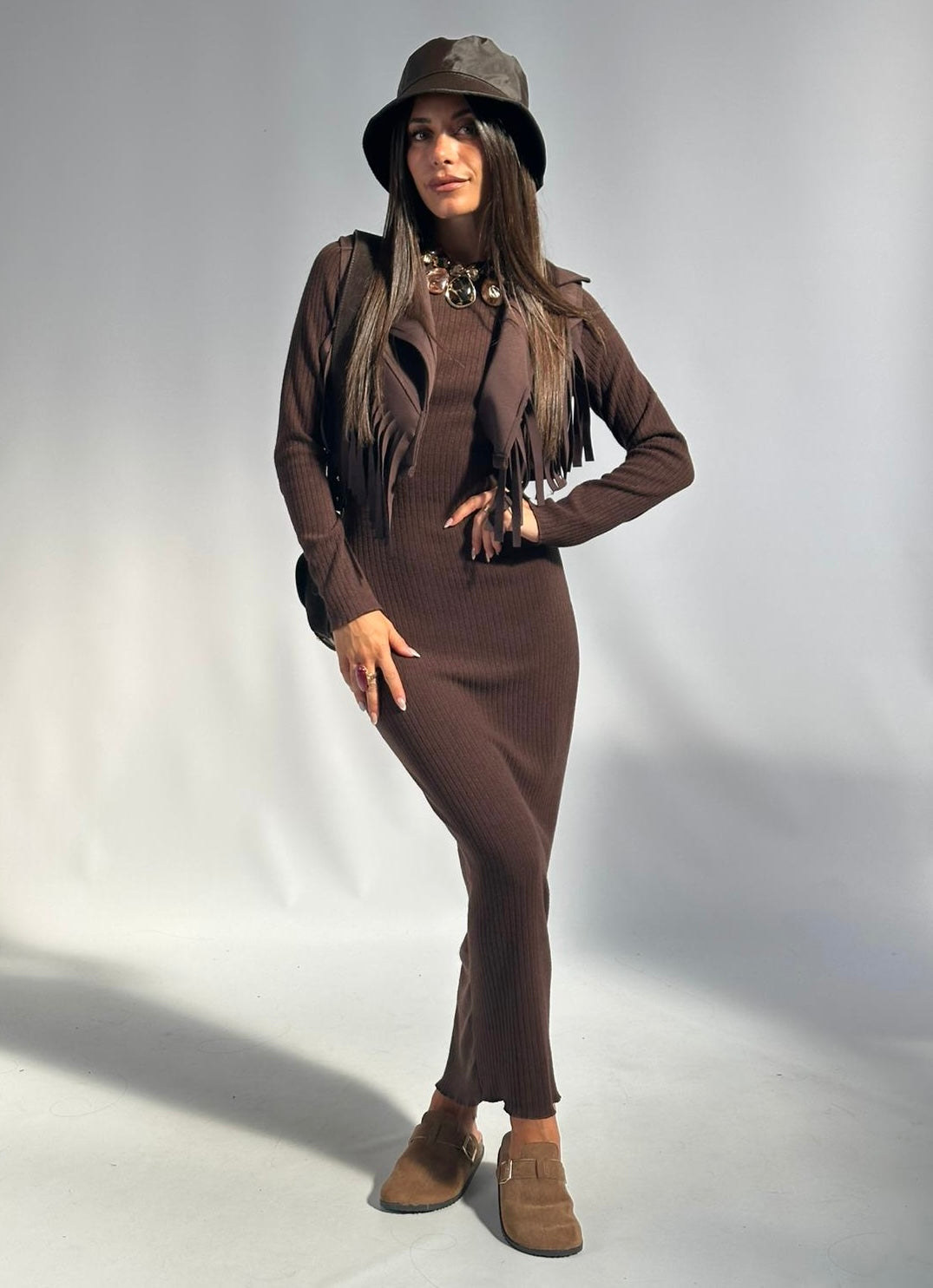 Abito + gilet frange marrone
