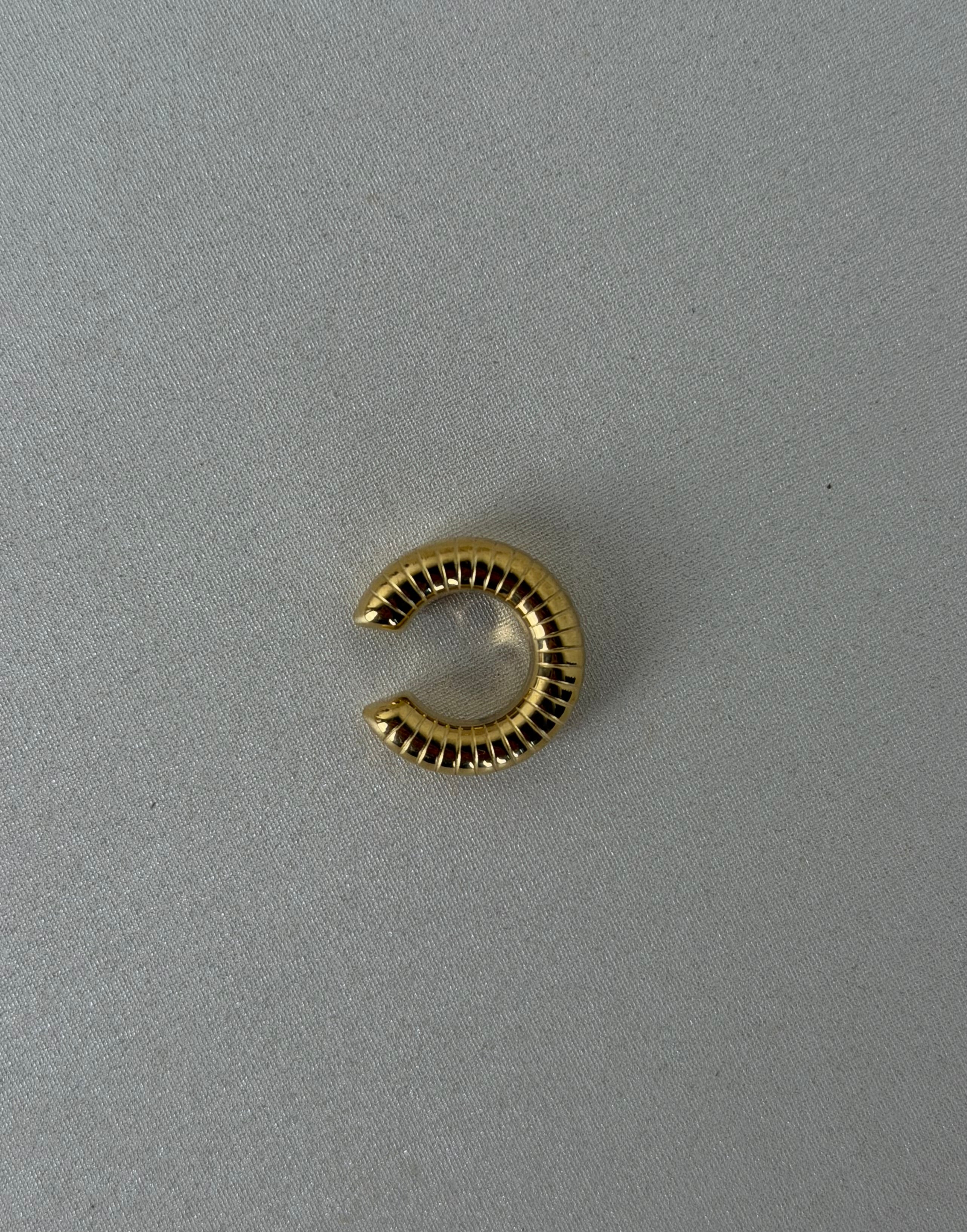 Earcuff Zigrinato - collezione Symbol oro