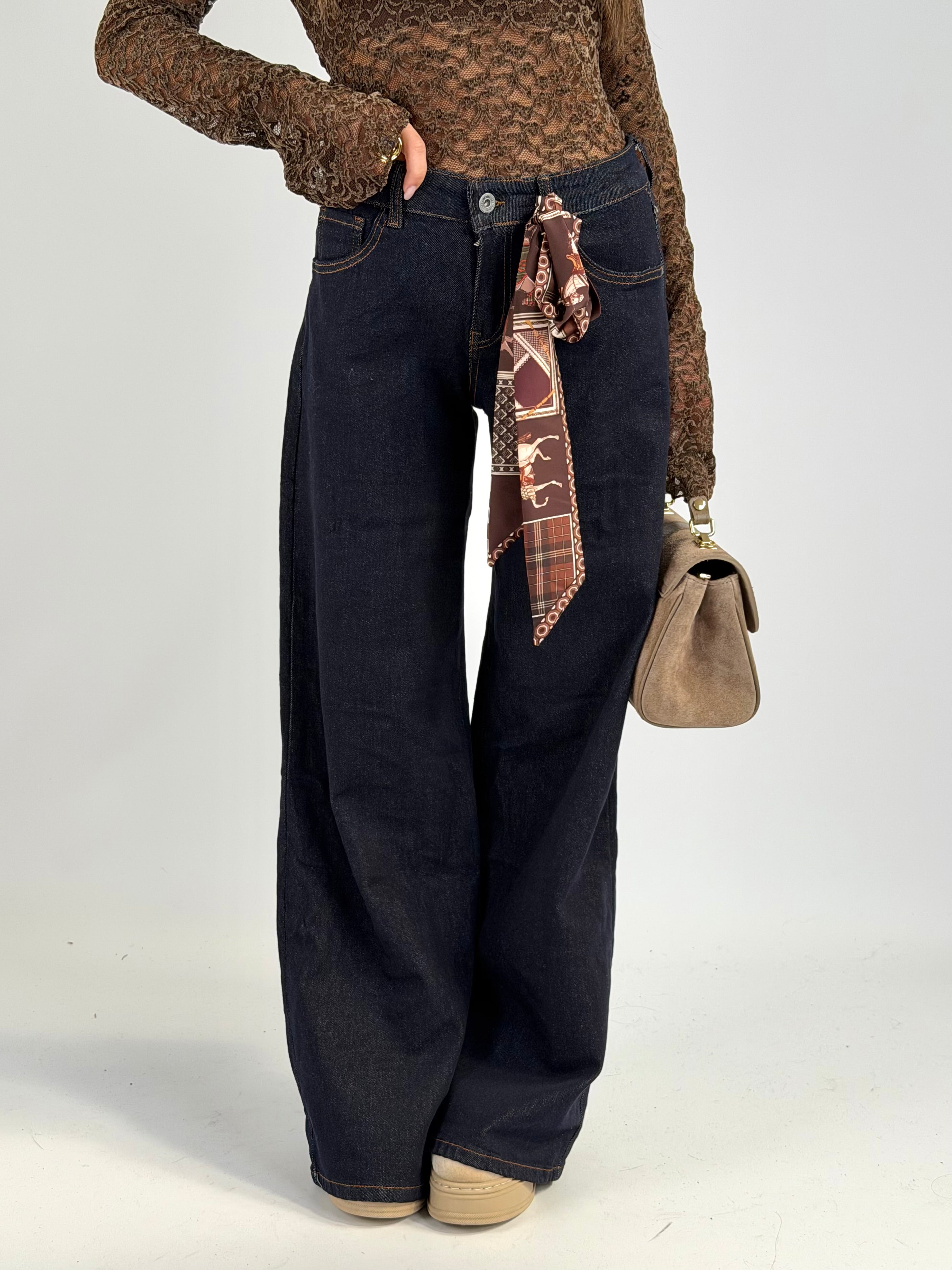 Jeans con foulard fiocco