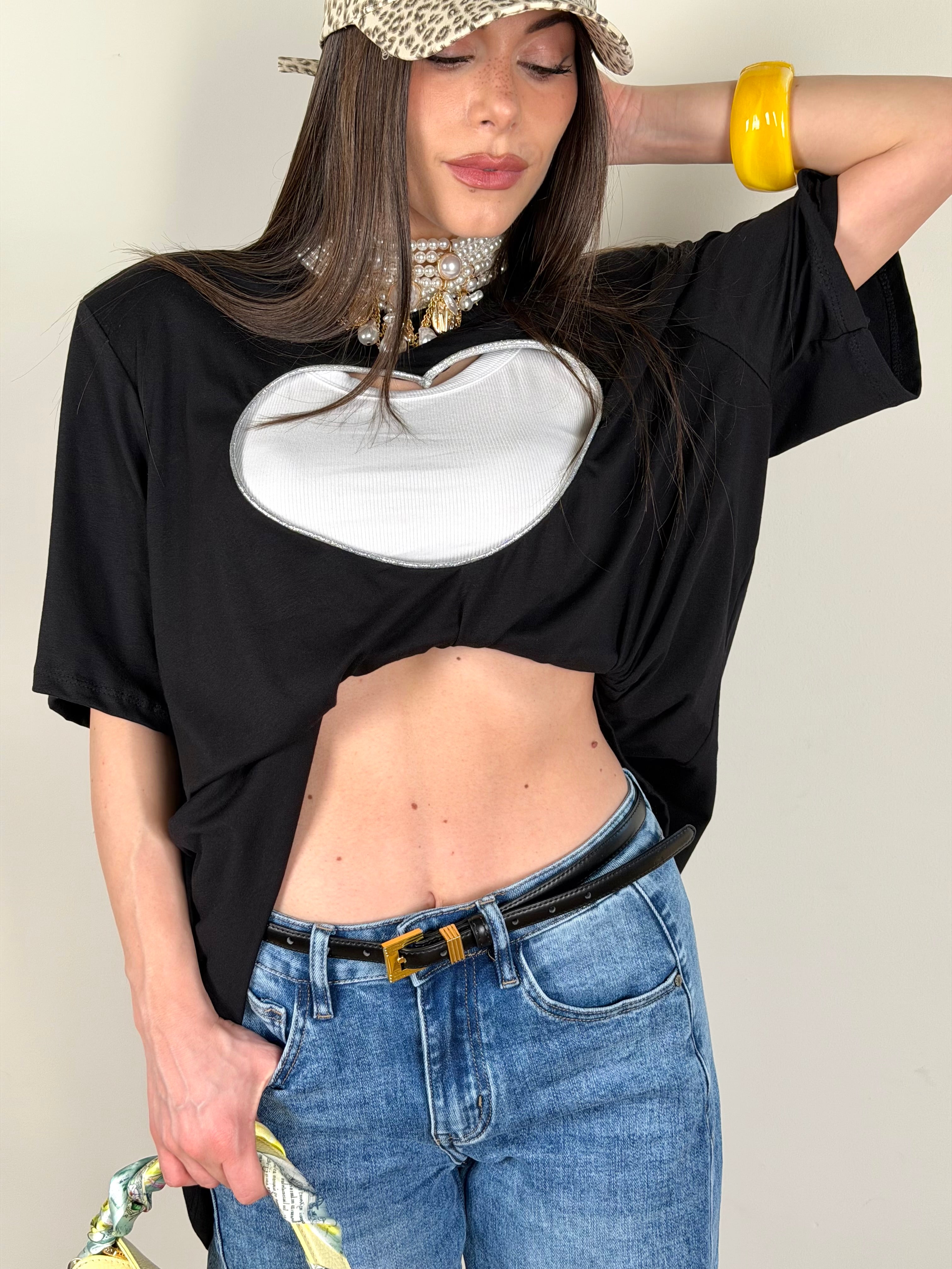 T-shirt cuore vuoto nero