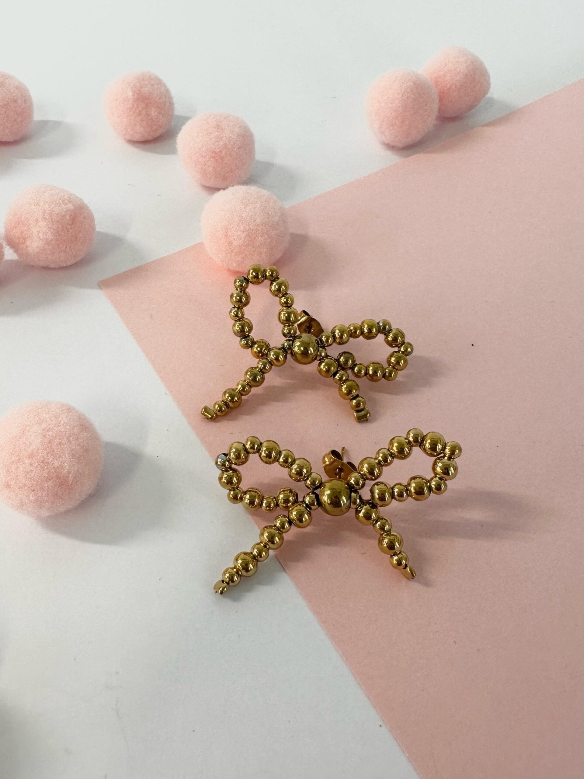 Orecchini fiocchi e sfere