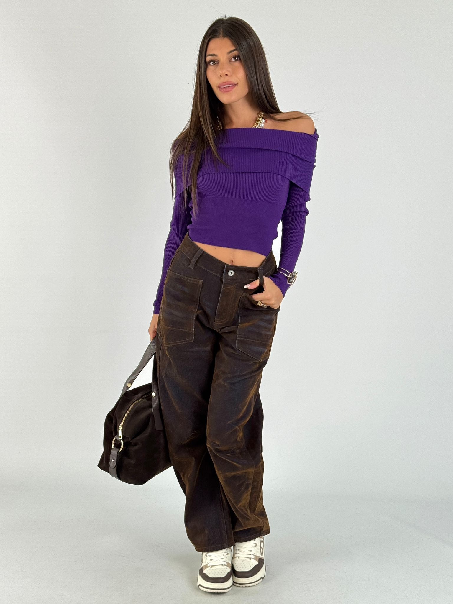 Maglia con risvolto viola