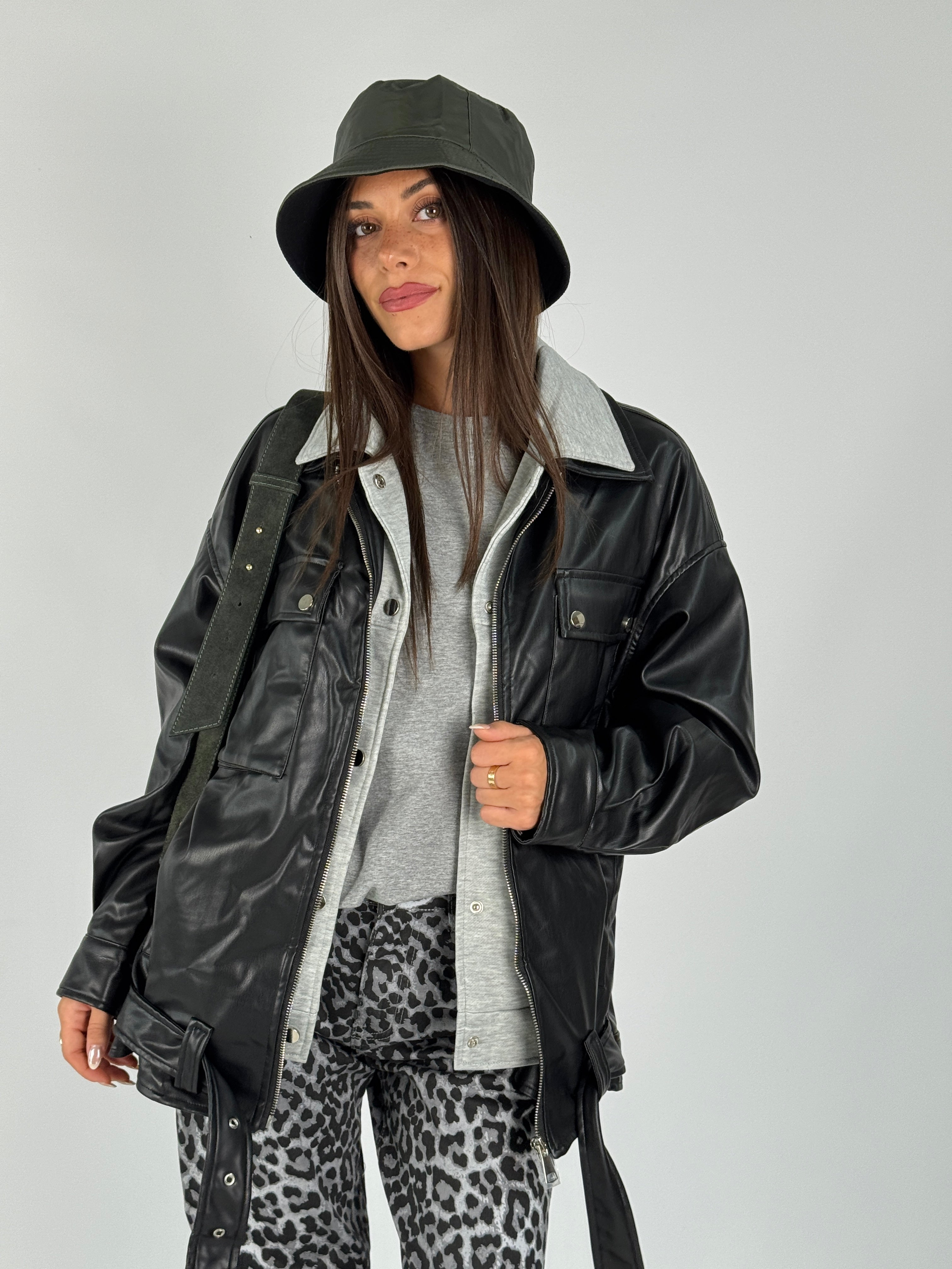 Giubbino ecopelle e felpa