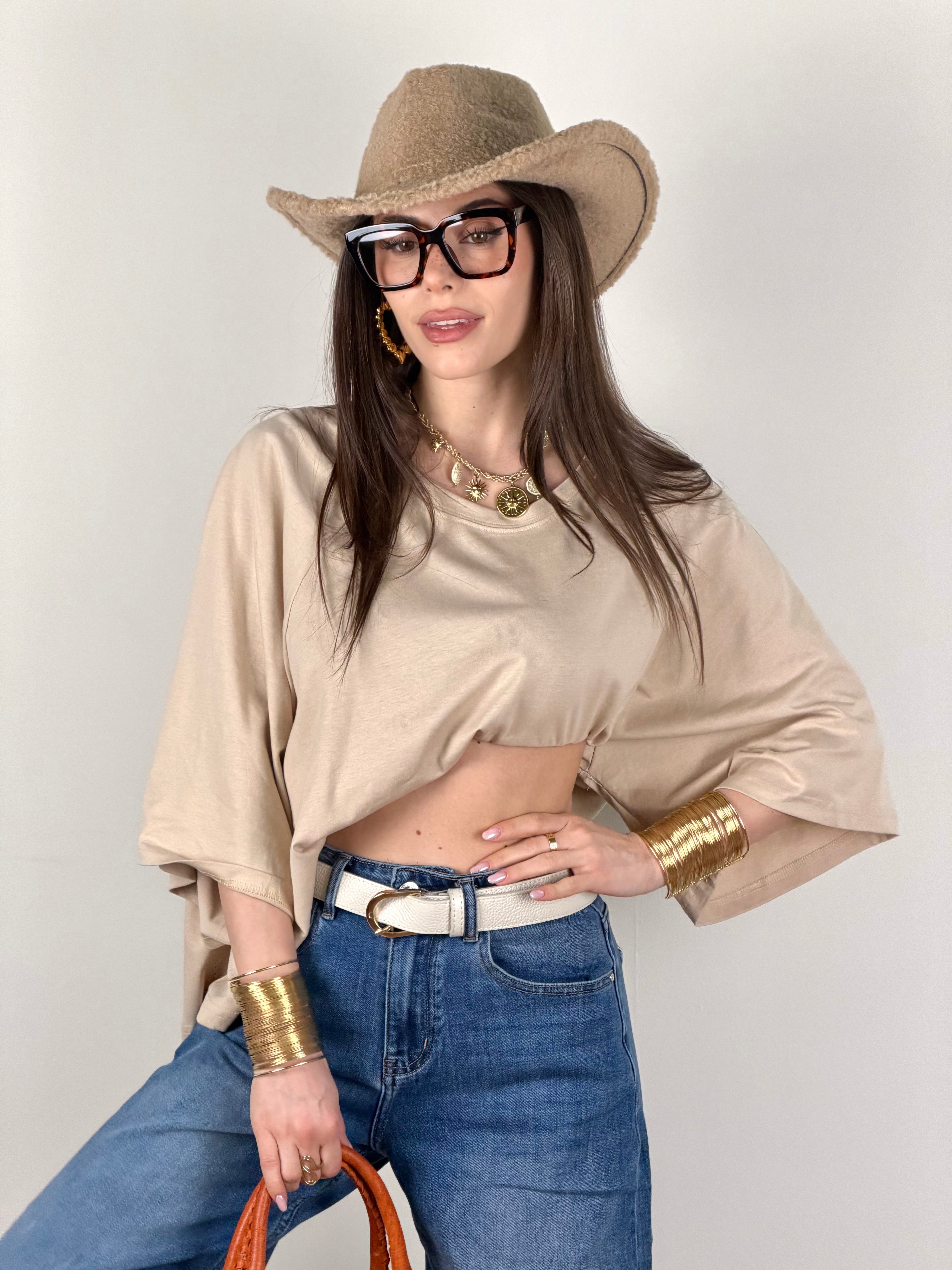 T-shirt basic over beige