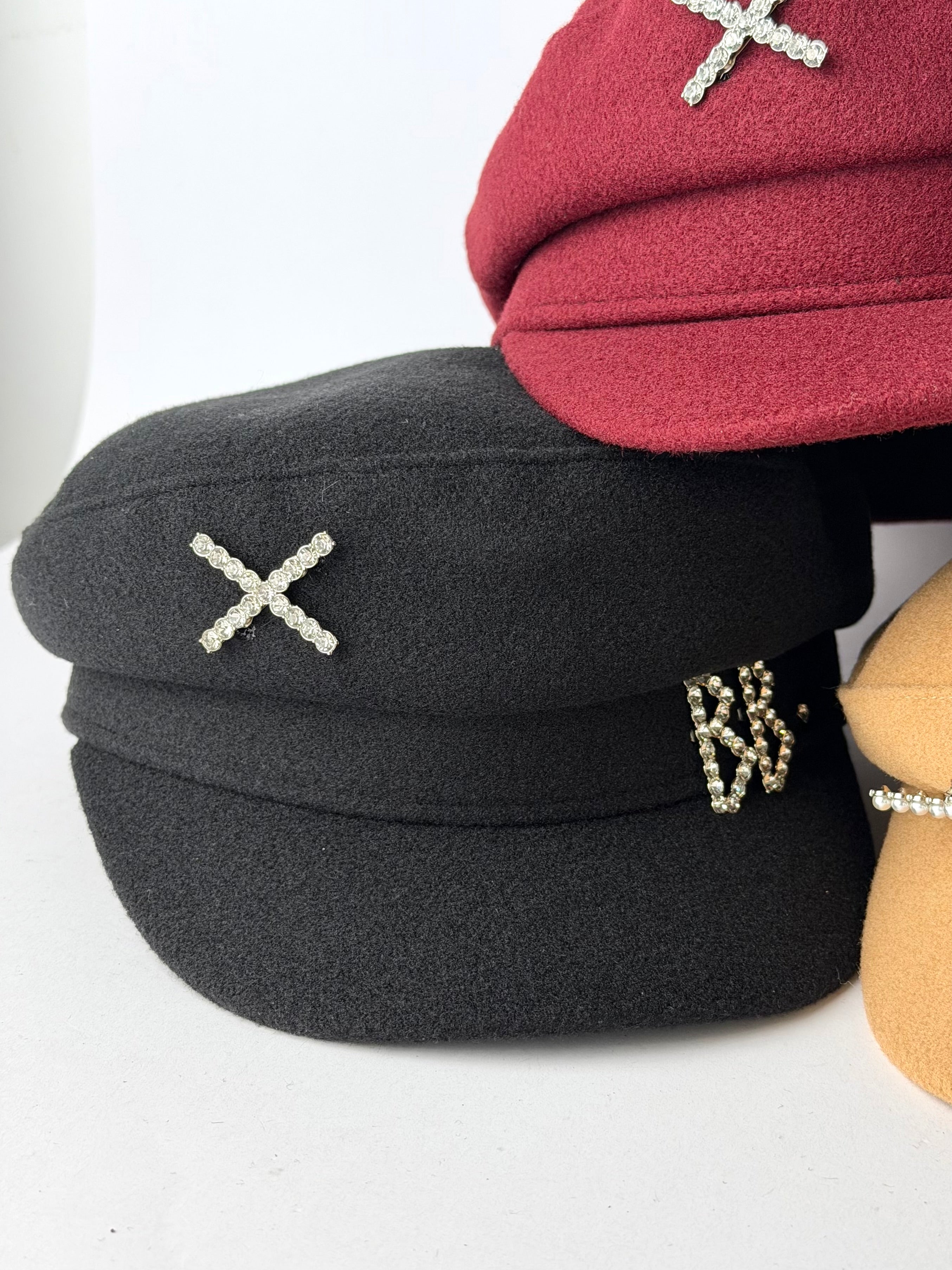 Cappello spille in panno - 3 colori