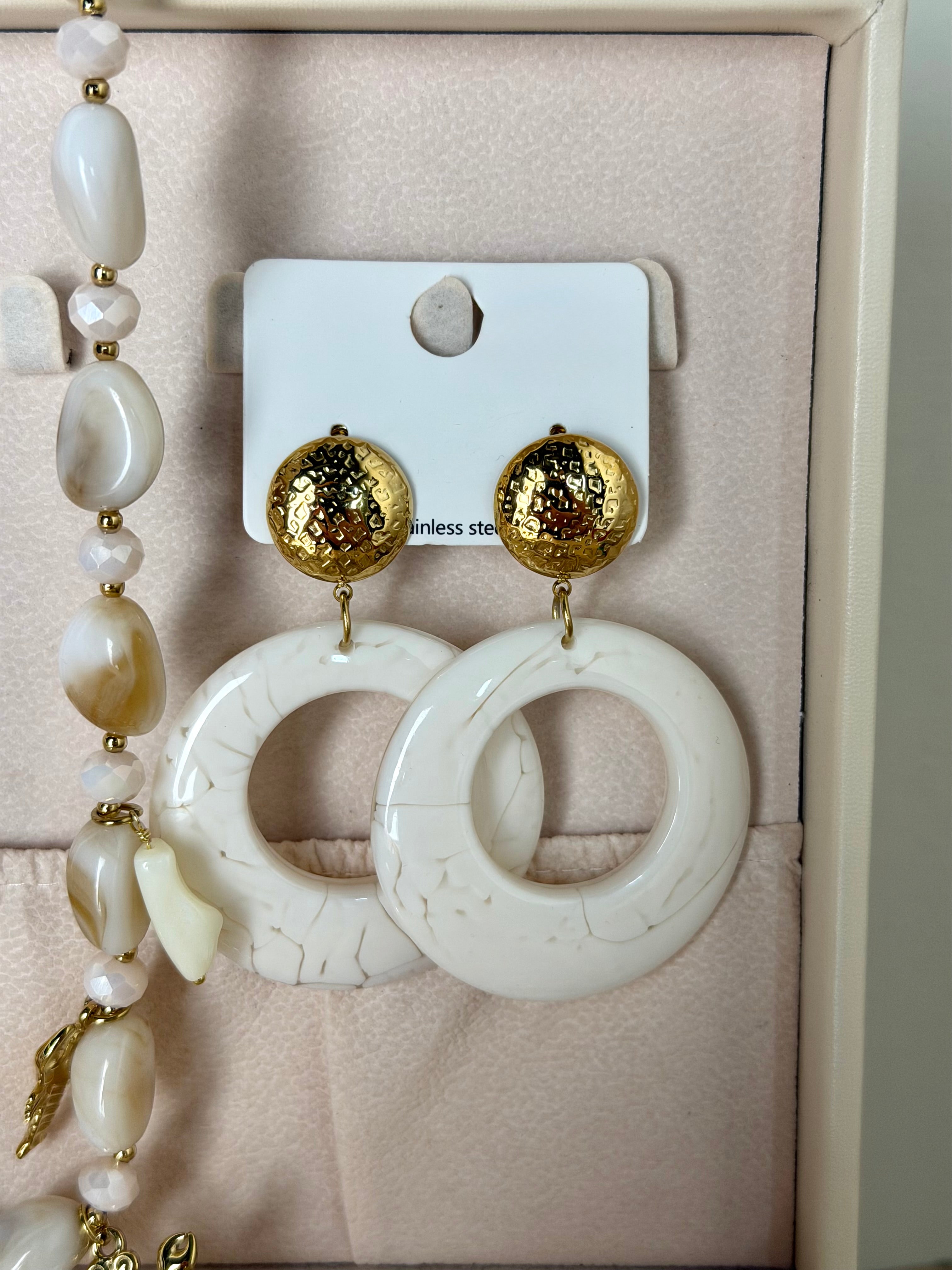 Orecchini cerchio beige - collezione URSULA
