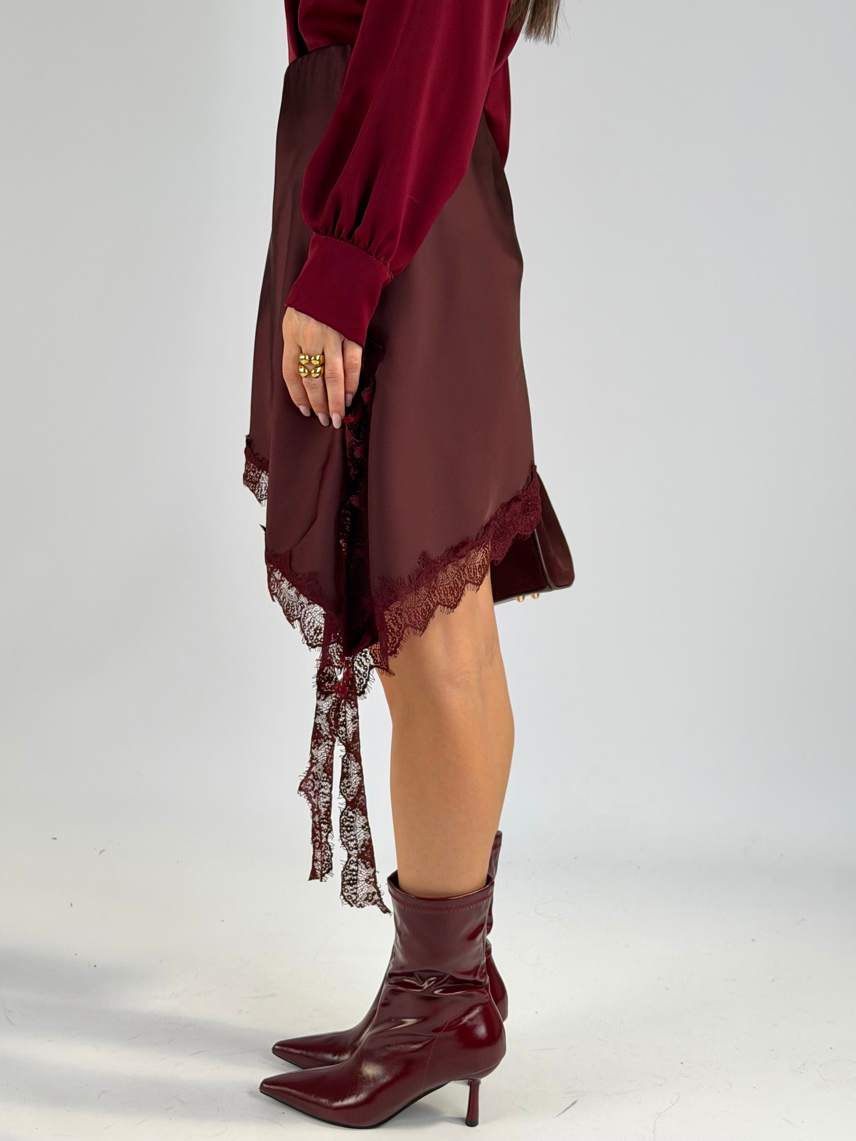 Gonna asimmetrica pizzo bordeaux